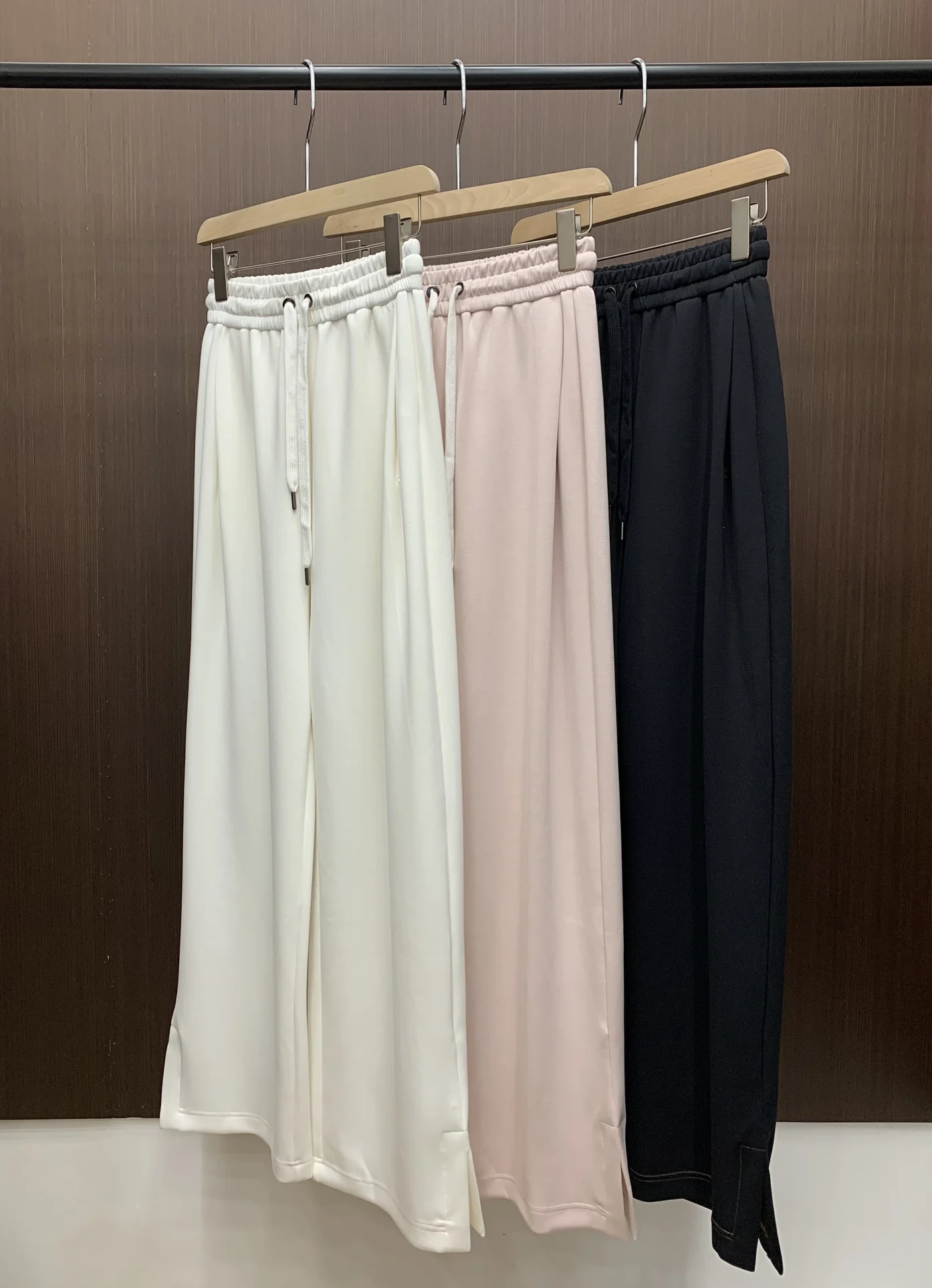 24 Spring/Summer New B*C Women C Casual Straight Leg Pants Elastic Waist Long Wide Leg Pants
24 Spring/Summer New B*C Women C Casual Straight Leg Pants Elastic Waist Long Wide Leg Pants