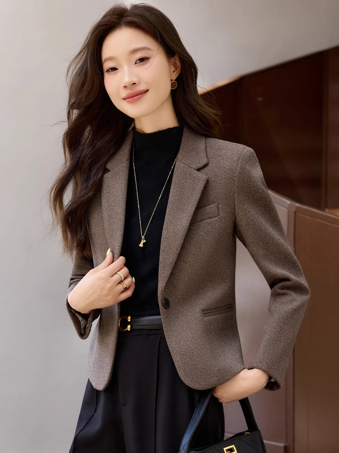 Women's Short Casual Woolen Suit Jacket Autumn Winter Fashion High-End Feeling Commute Style Fitted Type with Pockets Full Li...
Women's Short Casual Woolen Suit Jacket Autumn Winter Fashion High-End Feeling Commute Style Fitted Type with Pockets Full Li...