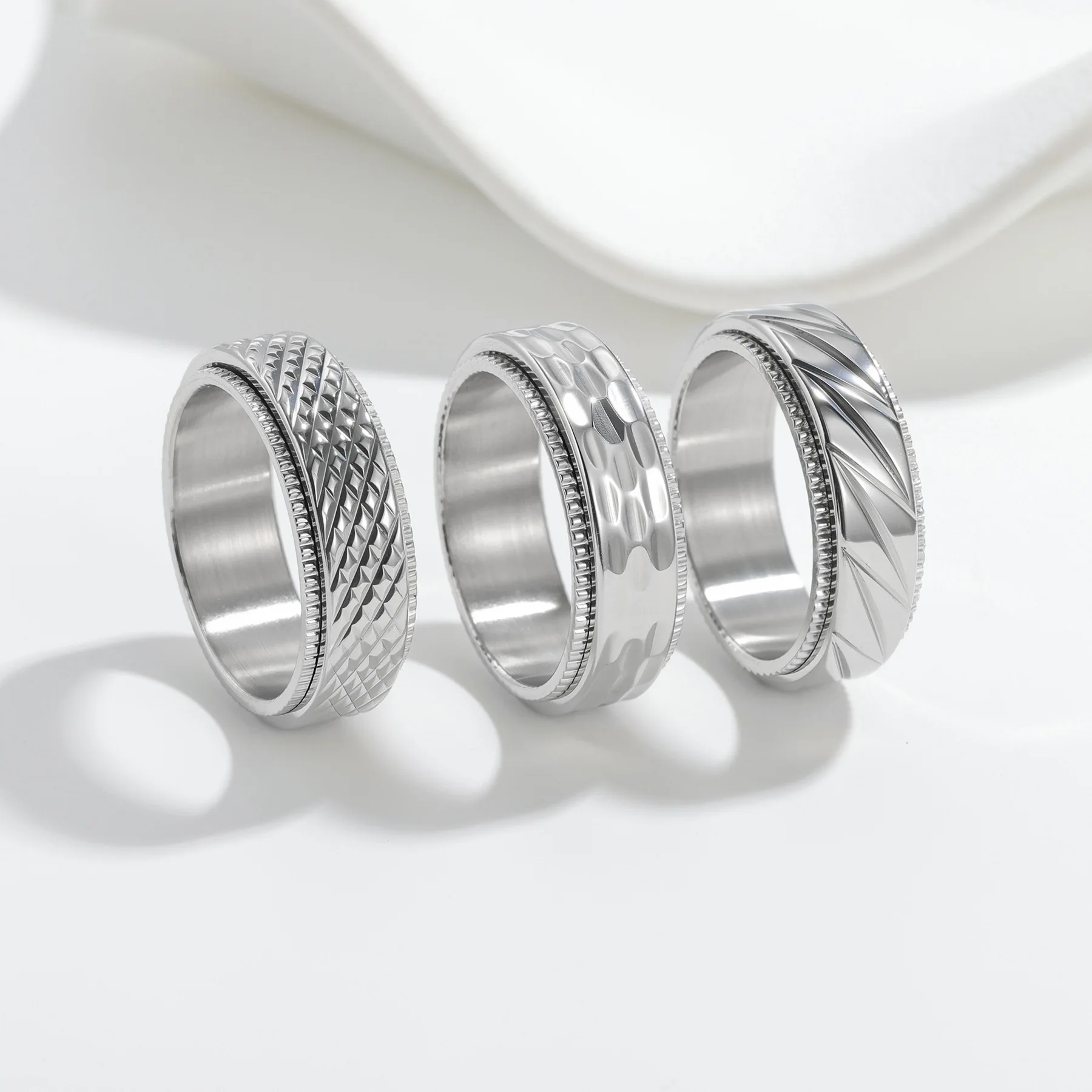 10pcs Trendy Simple 8mm Stainless Steel Ring Silver Carving Patterns Gear Rotating Ring for Men
10pcs Trendy Simple 8mm Stainless Steel Ring Silver Carving Patterns Gear Rotating Ring for Men