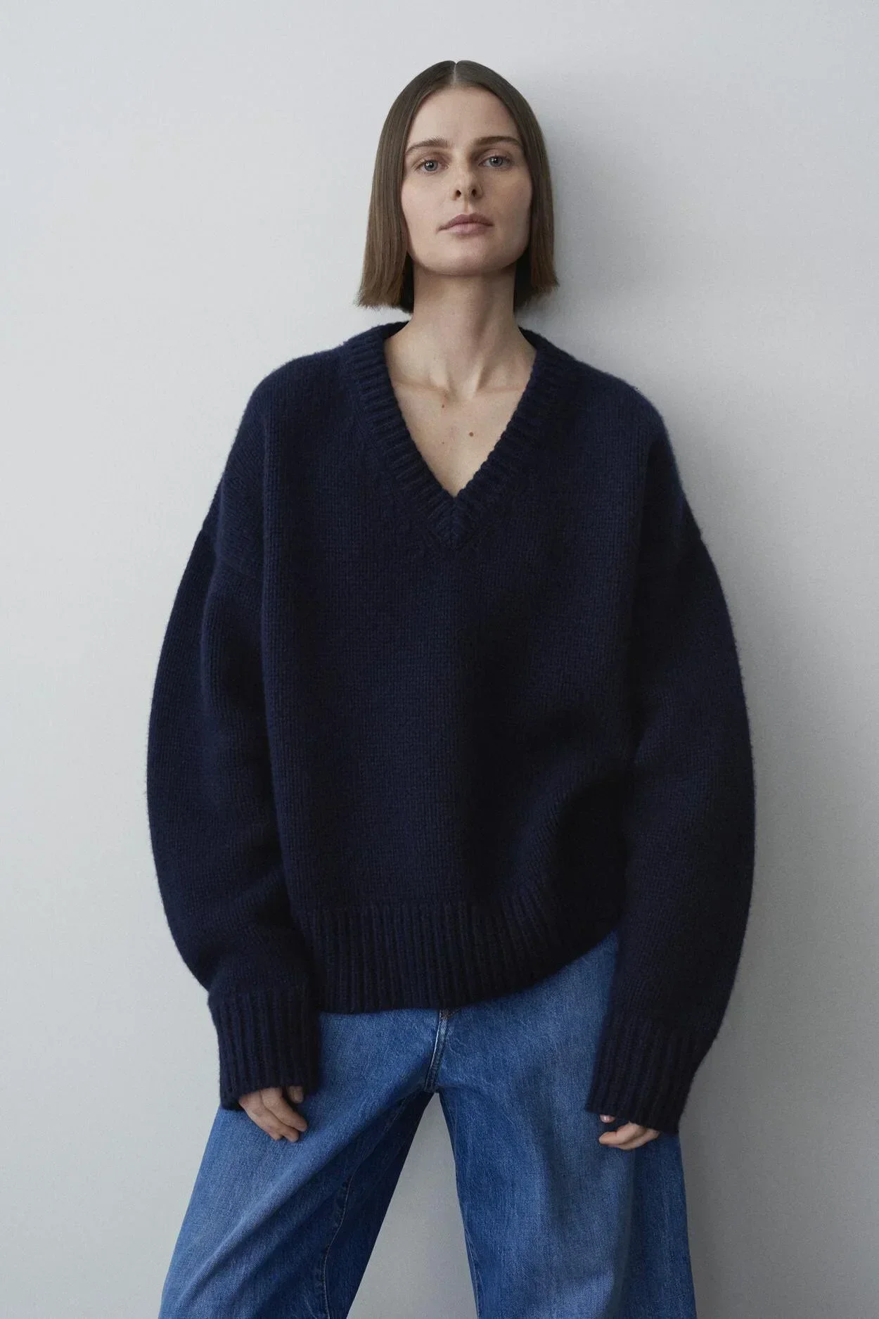 LUXURY Autumn/Winter Women Pullover Wool Cashmere Solid Color V-Neck Full Sleeve Casual Loose Sweater Minimalism Vintage
LUXURY Autumn/Winter Women Pullover Wool Cashmere Solid Color V-Neck Full Sleeve Casual Loose Sweater Minimalism Vintage