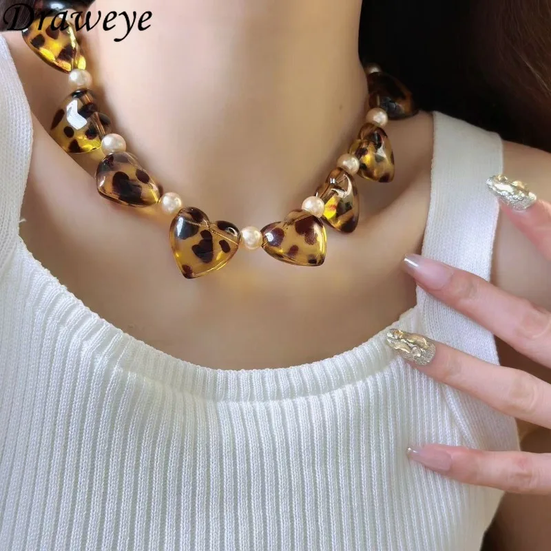 Draweye Leopard Necklaces for Women Hearts Punk Style Retro Chokers Jewelry Fashion Hiphop Hyperbole Collares Para Mujer
Draweye Leopard Necklaces for Women Hearts Punk Style Retro Chokers Jewelry Fashion Hiphop Hyperbole Collares Para Mujer