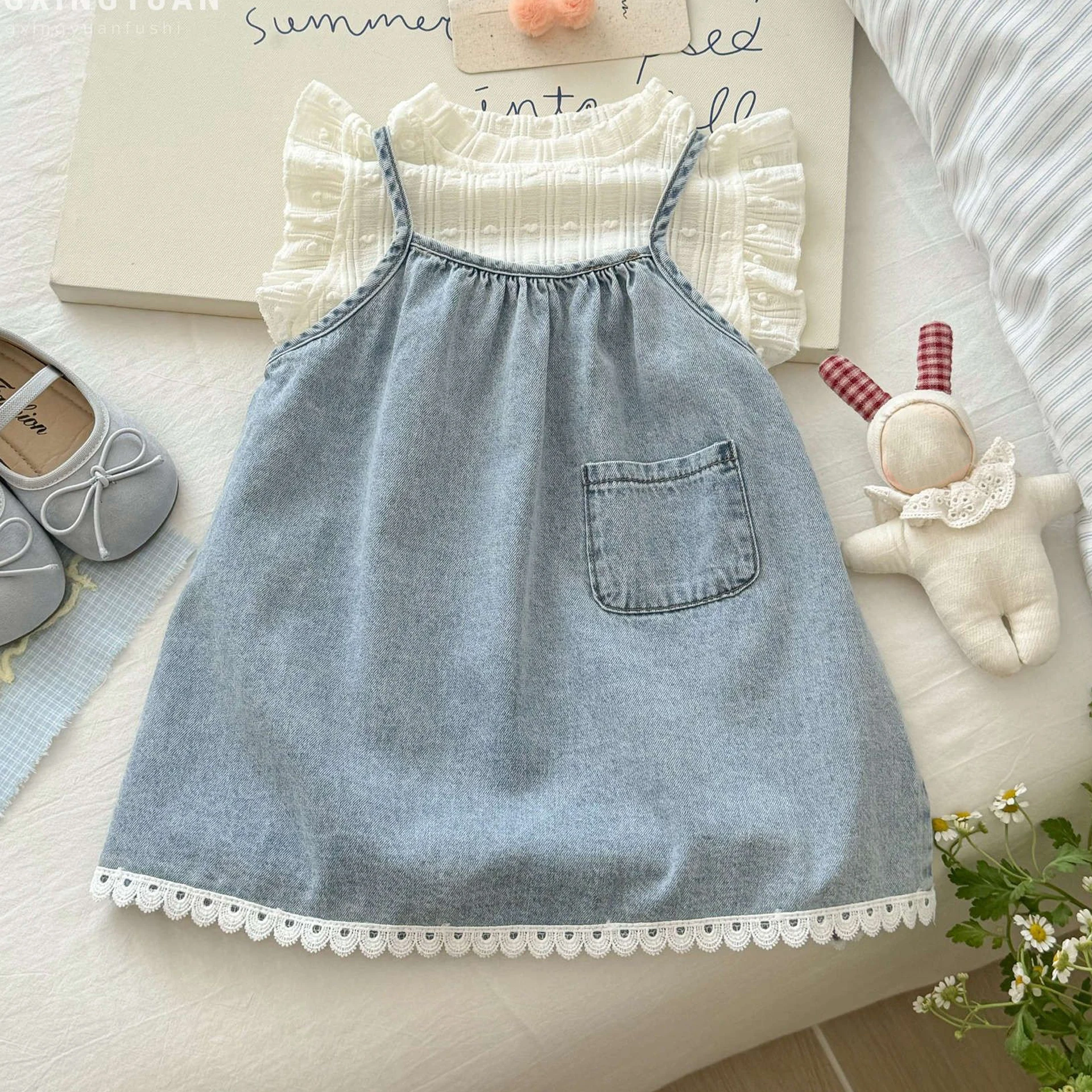 Girl Baby Denim Overalls Set Sweet O-neck Embroidered Heart T-Shirt Soft Cowboy Dresses Outfit 2026 Summer Kids Clothes
Girl Baby Denim Overalls Set Sweet O-neck Embroidered Heart T-Shirt Soft Cowboy Dresses Outfit 2026 Summer Kids Clothes