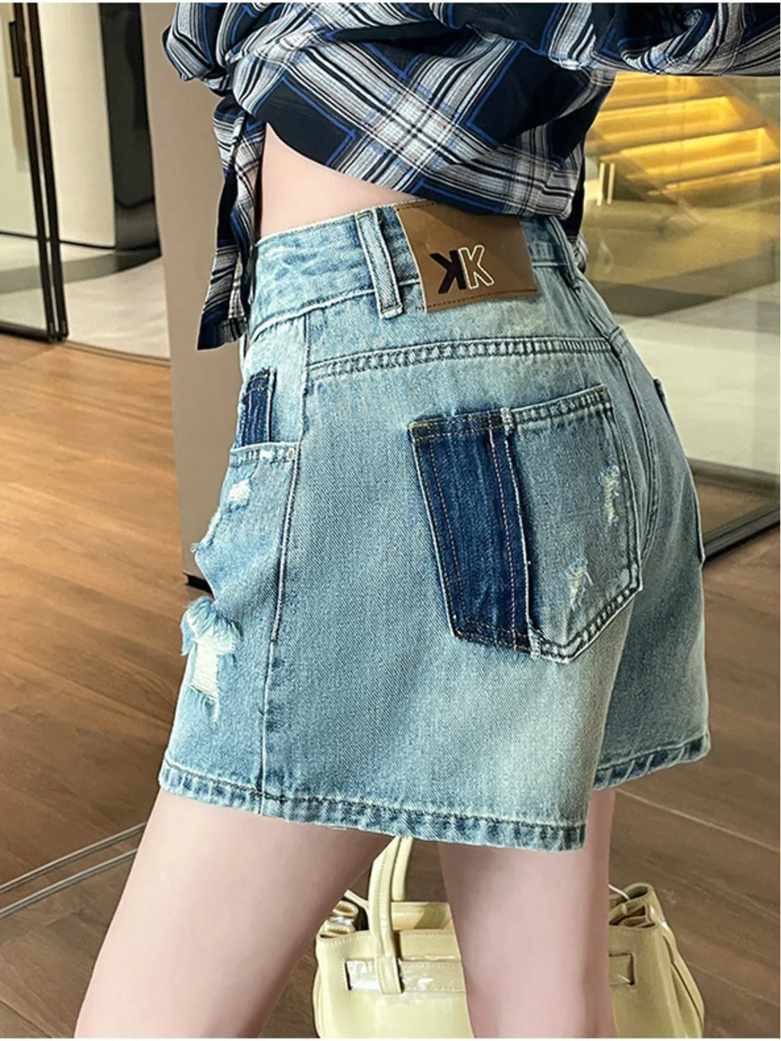 Women's High Waist Ripped Denim Shorts Vintage Wash Contrast Pocket Distressed Raw Hem Y2K Summer Streetwear 2026 Casual Pants
Women's High Waist Ripped Denim Shorts Vintage Wash Contrast Pocket Distressed Raw Hem Y2K Summer Streetwear 2026 Casual Pants