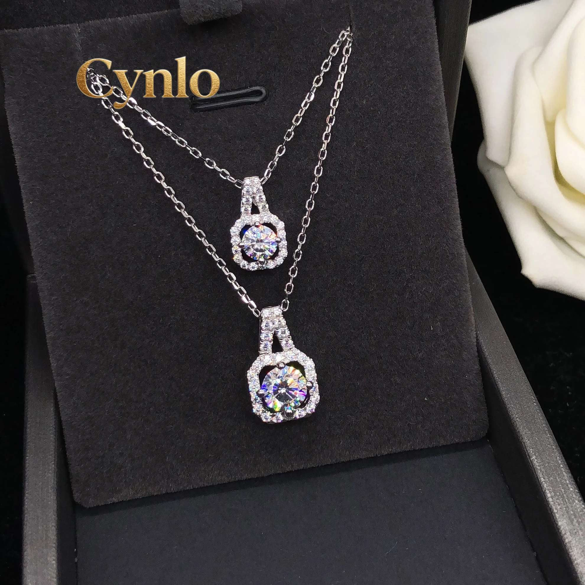 Cynlo Jewelry Authentic 0.5/1Ct Round Cut D Color VVS1 Moissanite Pendant for Women Solid Platinum 950 Wedding Pendant Necklace
Cynlo Jewelry Authentic 0.5/1Ct Round Cut D Color VVS1 Moissanite Pendant for Women Solid Platinum 950 Wedding Pendant Necklace