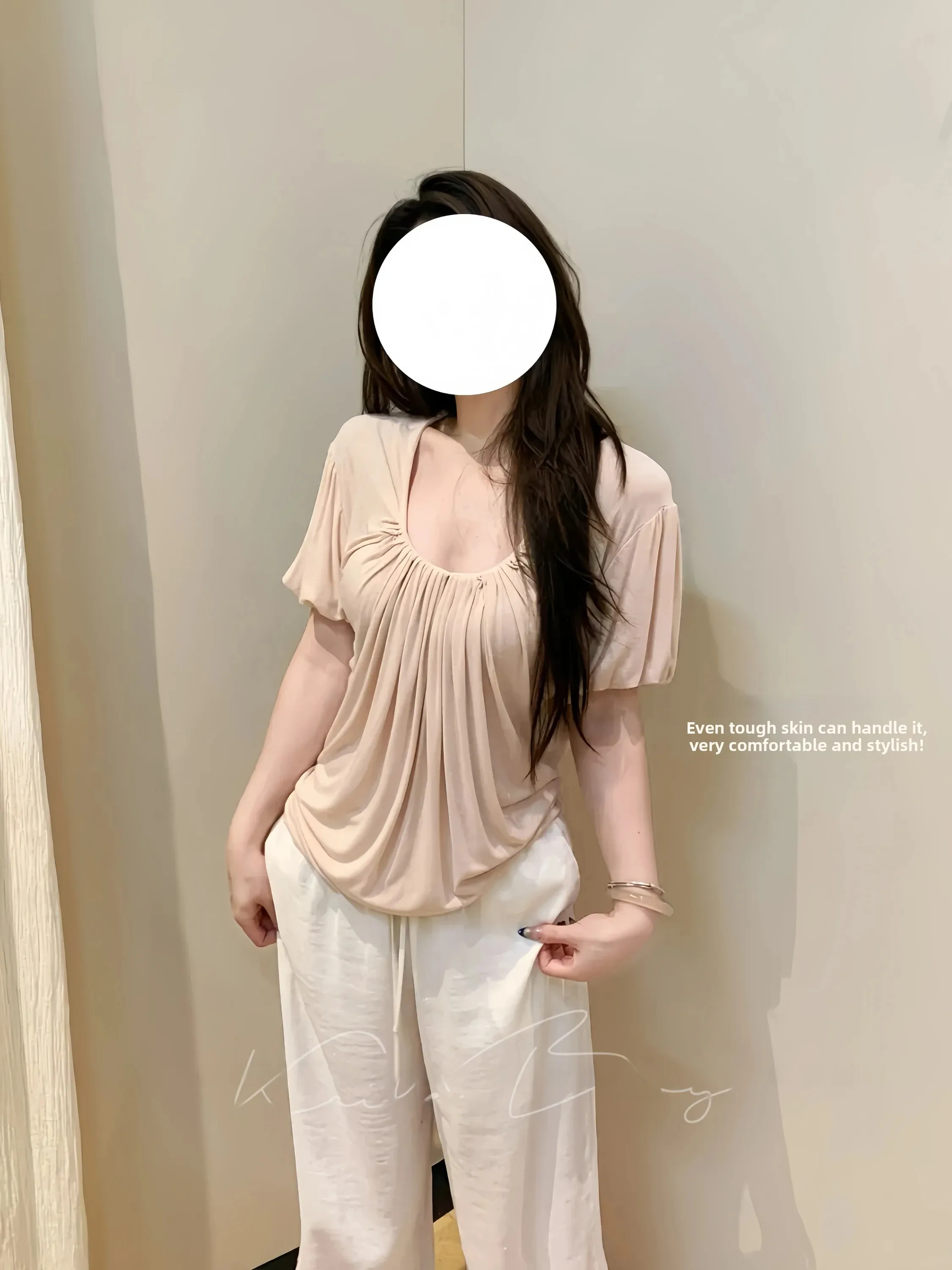 French Style Loose Short Sleeve T-Shirt Women's Summer New Folded U-Neck Slimming Design Beautiful Top Fashionable And Elegant
French Style Loose Short Sleeve T-Shirt Women's Summer New Folded U-Neck Slimming Design Beautiful Top Fashionable And Elegant