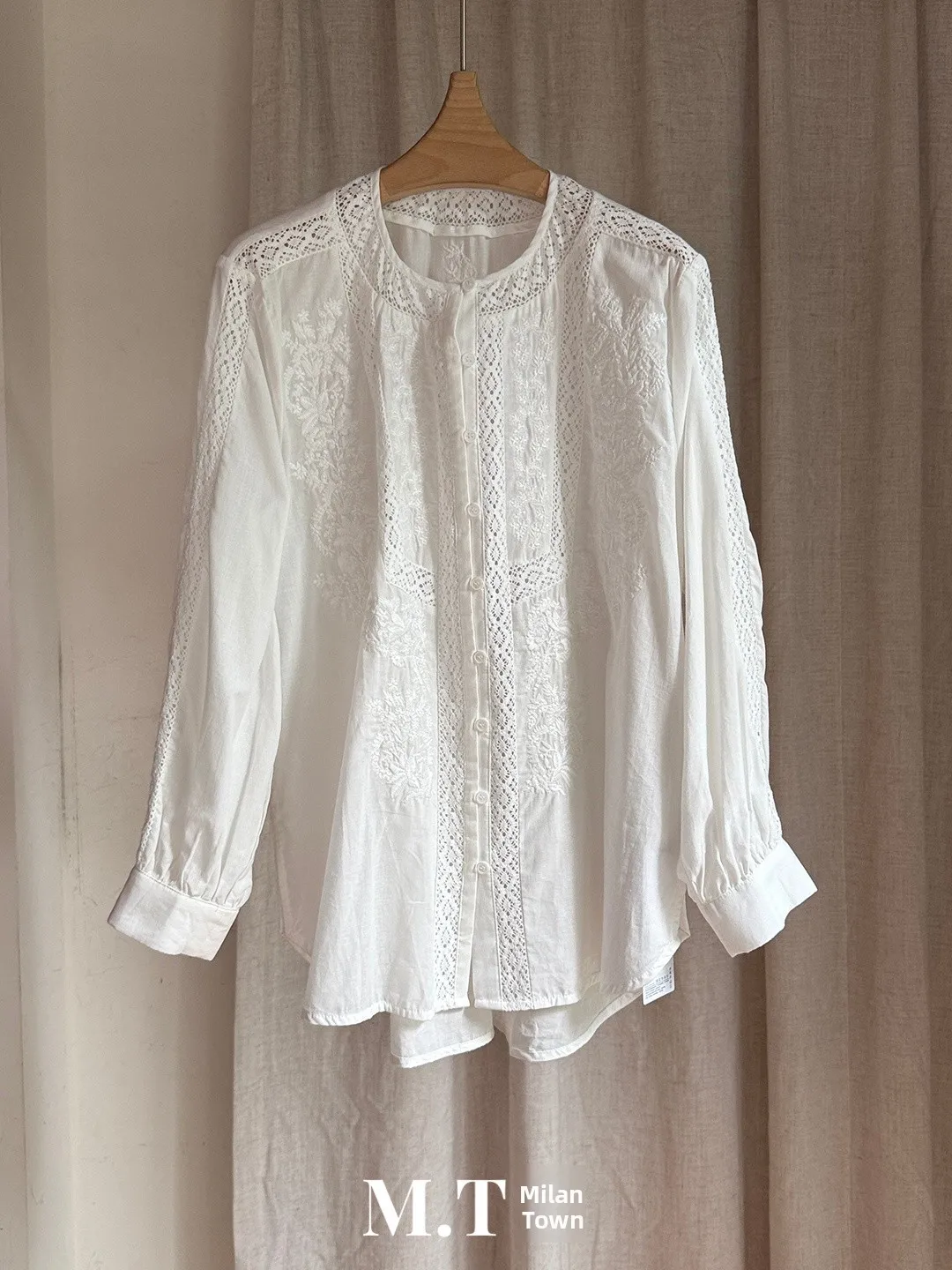 Milan Small Town High Version European Style Gentle Blue Embroidered Lace Patchwork Long Sleeve Shirt Women's Original Design...
Milan Small Town High Version European Style Gentle Blue Embroidered Lace Patchwork Long Sleeve Shirt Women's Original Design...