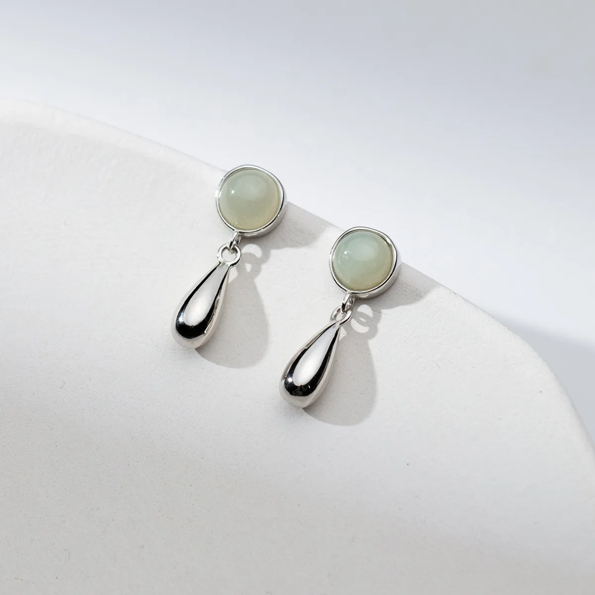 100% 925 Sterling Silver Jade Geometric Earrings for Women Girl Simple Smooth Water Drop Design Jewelry Party Gift Dropshipping
100% 925 Sterling Silver Jade Geometric Earrings for Women Girl Simple Smooth Water Drop Design Jewelry Party Gift Dropshipping