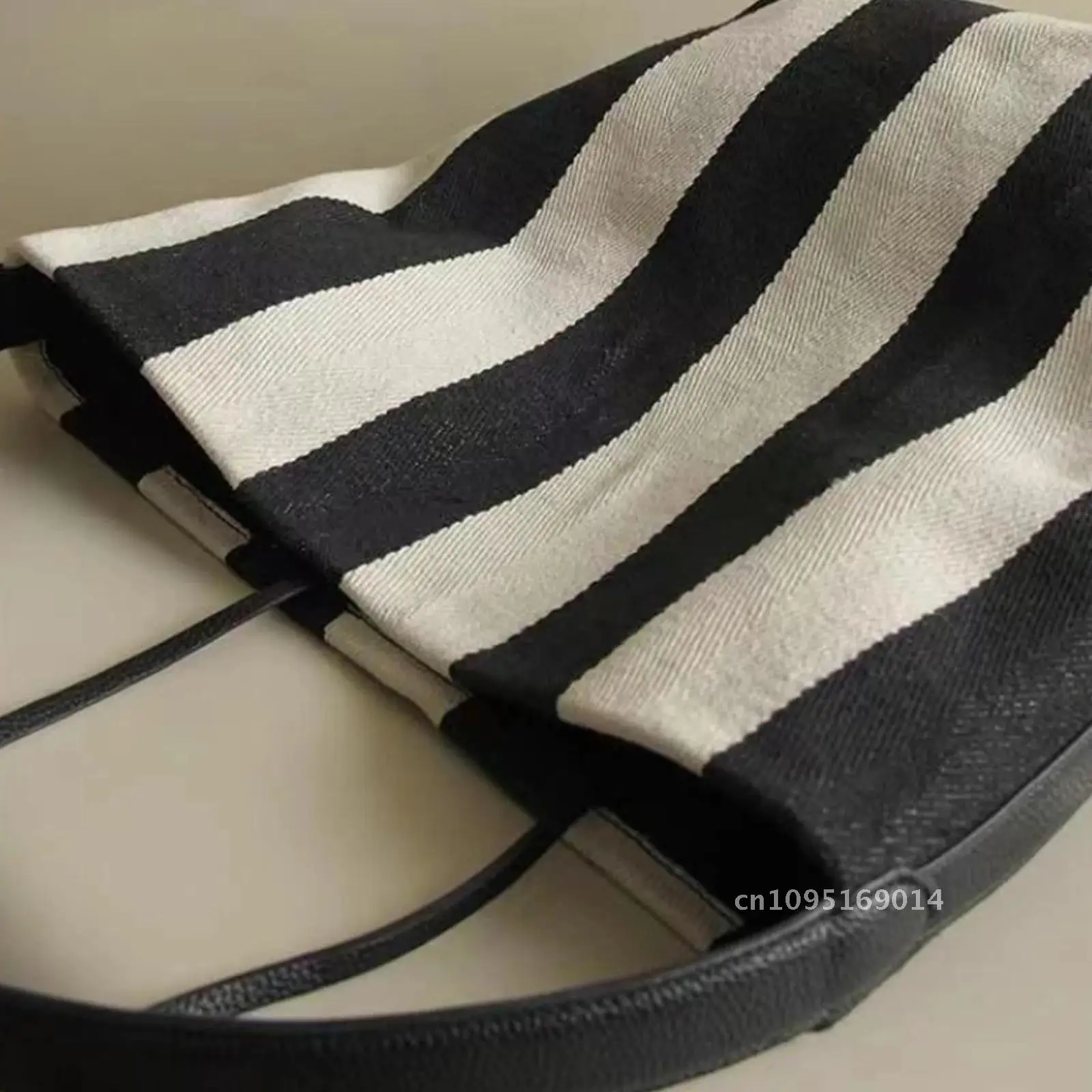New Fashion Wide Stripe Canvas Bucket Bag Women's Large Handbag Capacity Shopping Versatil Totes Bag Shoulder Commuting Casual
New Fashion Wide Stripe Canvas Bucket Bag Women's Large Handbag Capacity Shopping Versatil Totes Bag Shoulder Commuting Casual