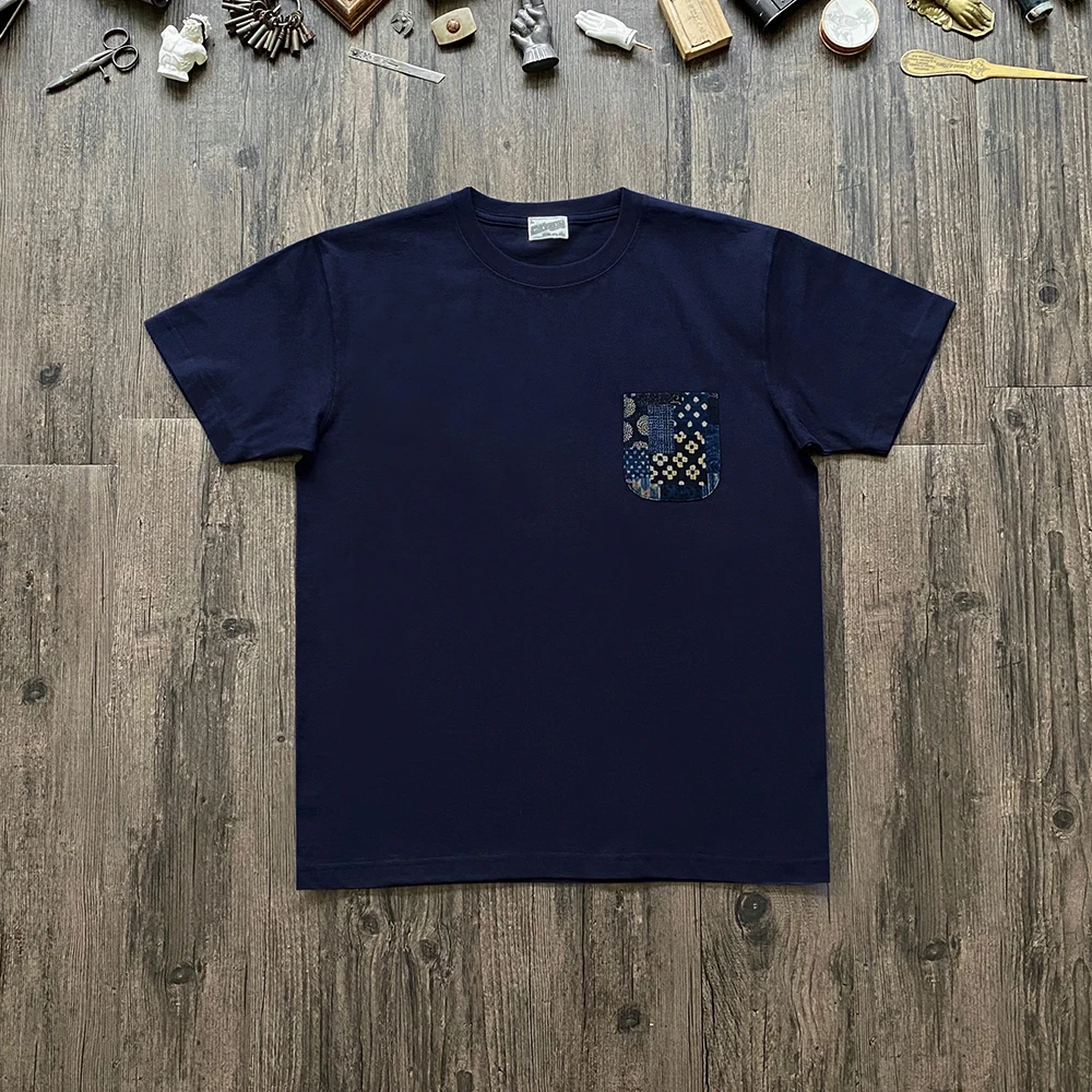 Vintage indigo, ancient cloth splicing pattern pocket short sleeve crew neck T-shirt, neutral
Vintage indigo, ancient cloth splicing pattern pocket short sleeve crew neck T-shirt, neutral
