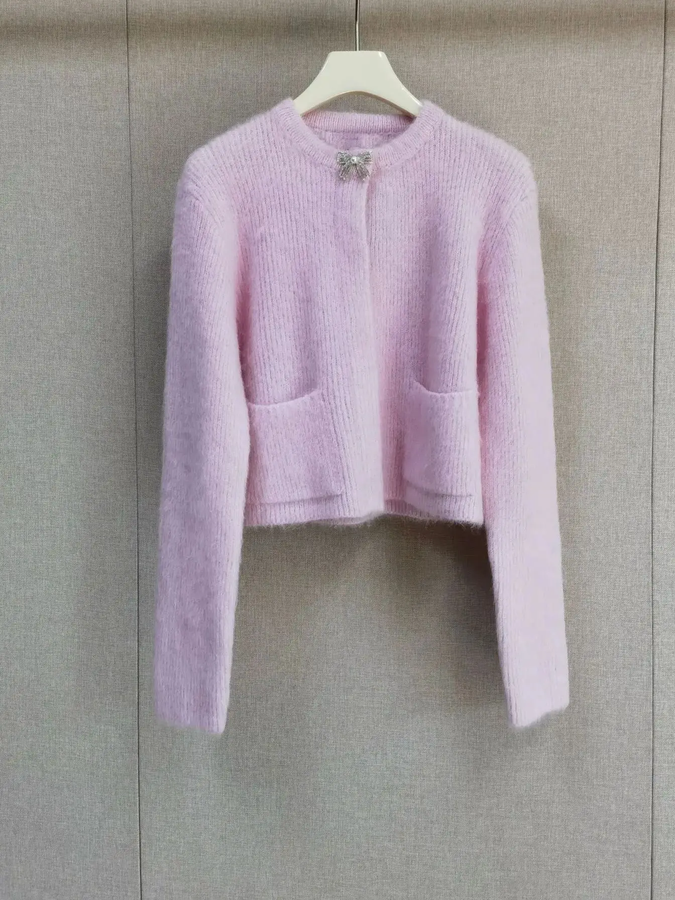 Women Bow Diamond Decoration Pink Sweater Spring 2026 Round Neck Long Sleeve Elegant Ladies Knitted Cardigan
Women Bow Diamond Decoration Pink Sweater Spring 2026 Round Neck Long Sleeve Elegant Ladies Knitted Cardigan