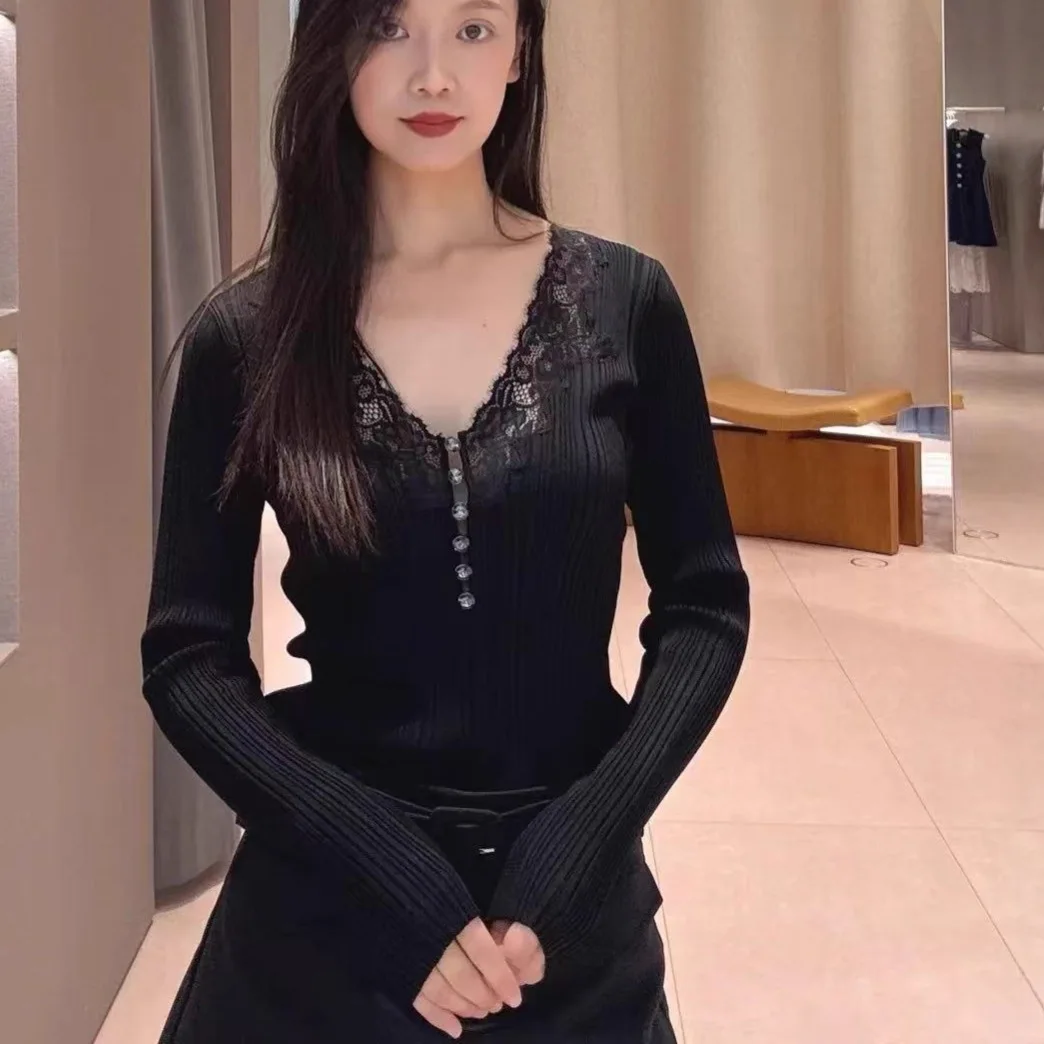 Осень 2023, облегающий черный вязаный топ с кружевной отделкой и v-образным вырезом и длинными рукавами, женская одежда y2k
Осень 2023, облегающий черный вязаный топ с кружевной отделкой и v-образным вырезом и длинными рукавами, женская одежда y2k