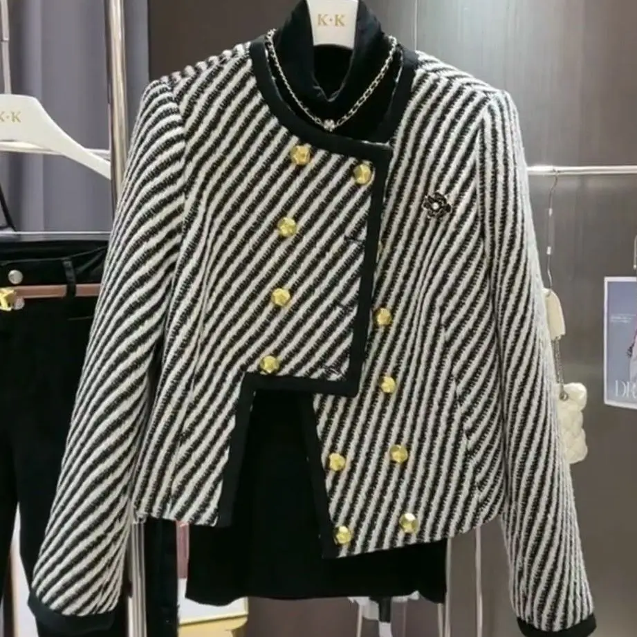 Western Style Double Breasted Irregular Women's Coat Autumn Winter Stripes Casual Loose Temperament Short Jacket Top for Women
Western Style Double Breasted Irregular Women's Coat Autumn Winter Stripes Casual Loose Temperament Short Jacket Top for Women