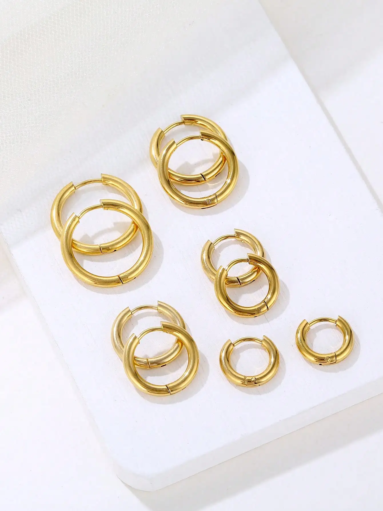 Набор из 5 пар серег-колец из нержавеющей стали золотистого цвета - маленькие, средние и большие размеры для повседневного ношения
Набор из 5 пар серег-колец из нержавеющей стали золотистого цвета - маленькие, средние и большие размеры для повседневного ношения