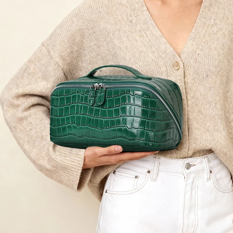 Crocodile Pattern Genuine Leather Cosmetic Bag, Large Capacity Cowhide Storage Bag, Handbag, Business Trip and Travel Wash Bag
Crocodile Pattern Genuine Leather Cosmetic Bag, Large Capacity Cowhide Storage Bag, Handbag, Business Trip and Travel Wash Bag