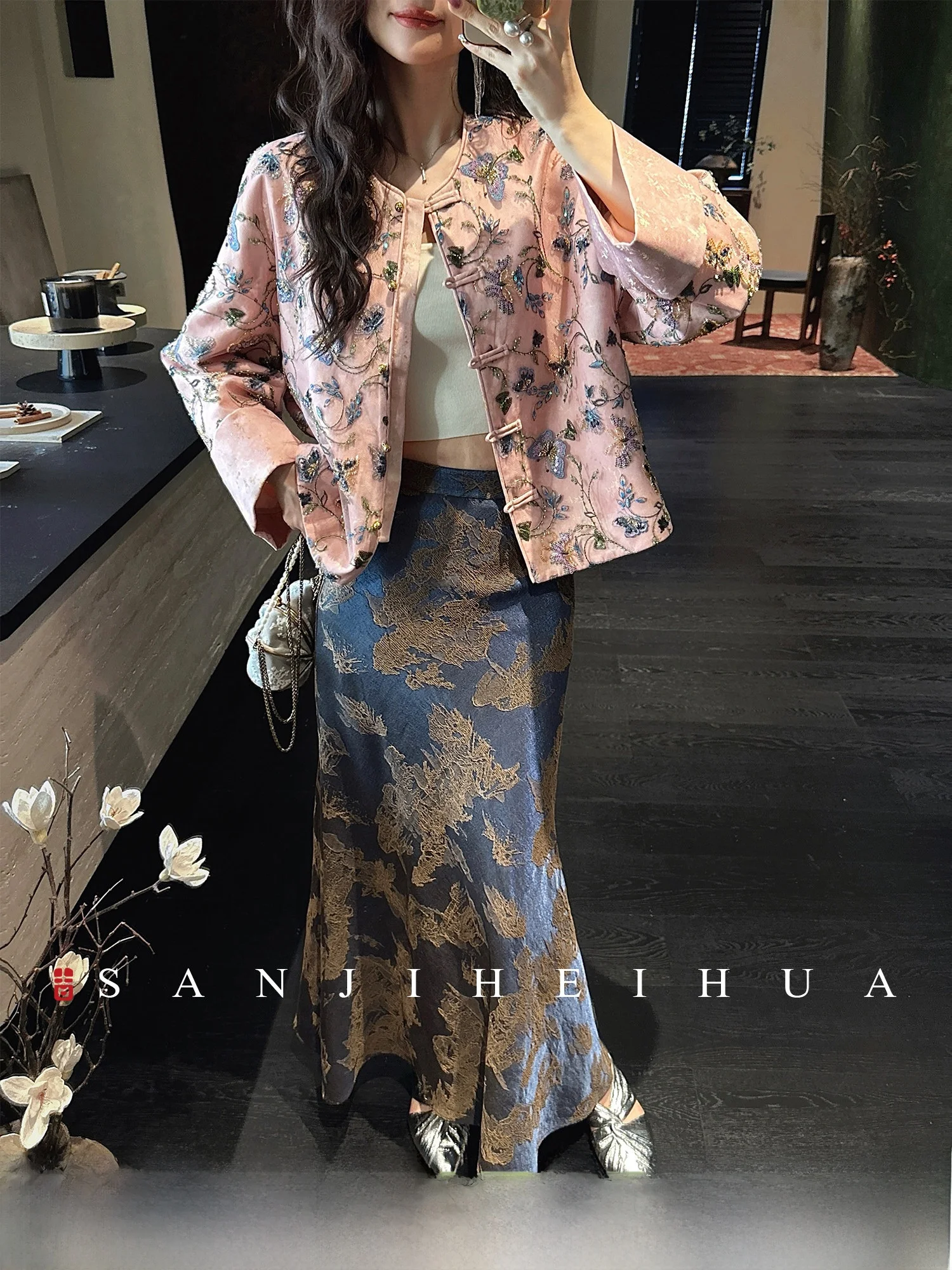 Sangji Black Flower Qingyao Fish Tail Half Skirt Women's New 2026 Embossed Imitation Xiangyun Silk Oil Silk Floret Pattern
Sangji Black Flower Qingyao Fish Tail Half Skirt Women's New 2026 Embossed Imitation Xiangyun Silk Oil Silk Floret Pattern