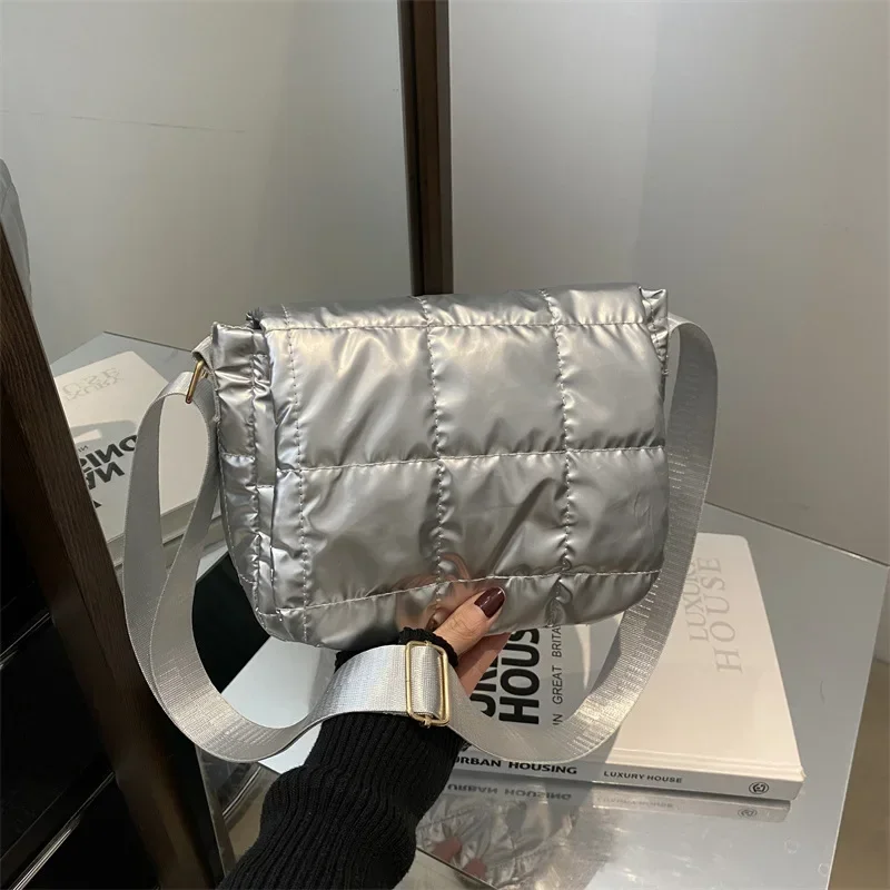 Solid color rhombus shoulder down bag fashionable versatile casual messenger bag
Solid color rhombus shoulder down bag fashionable versatile casual messenger bag