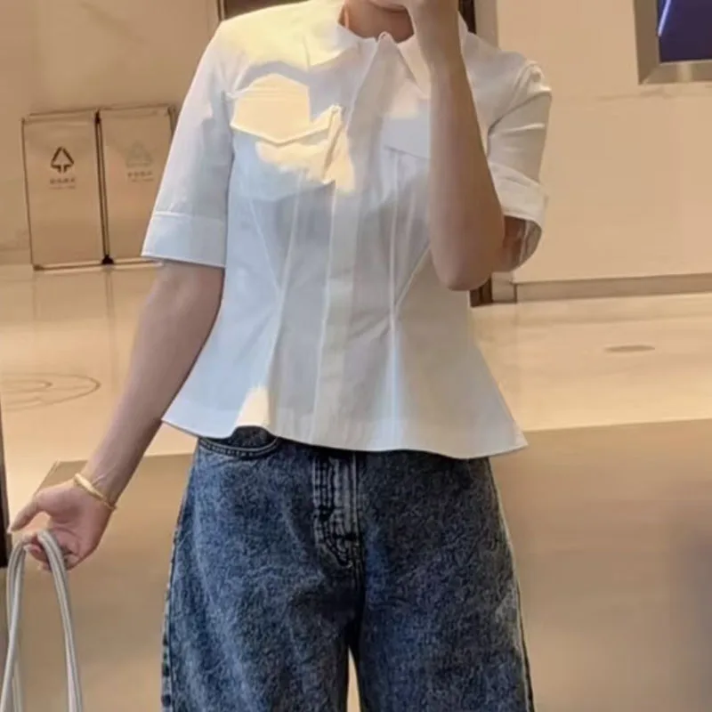Shaping and slimming mid-length shirt for women with double pockets, stylish and versatile five-button top 2026 new style
Shaping and slimming mid-length shirt for women with double pockets, stylish and versatile five-button top 2026 new style