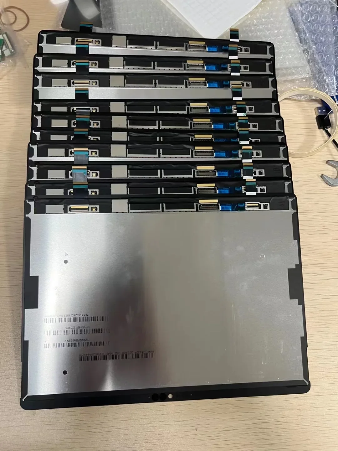 Оригинальный ЖК-дисплей AAA + для Microsoft Surface Pro 9, преобразователь сенсорного экрана в сборе 2038 16
Оригинальный ЖК-дисплей AAA + для Microsoft Surface Pro 9, преобразователь сенсорного экрана в сборе 2038 16