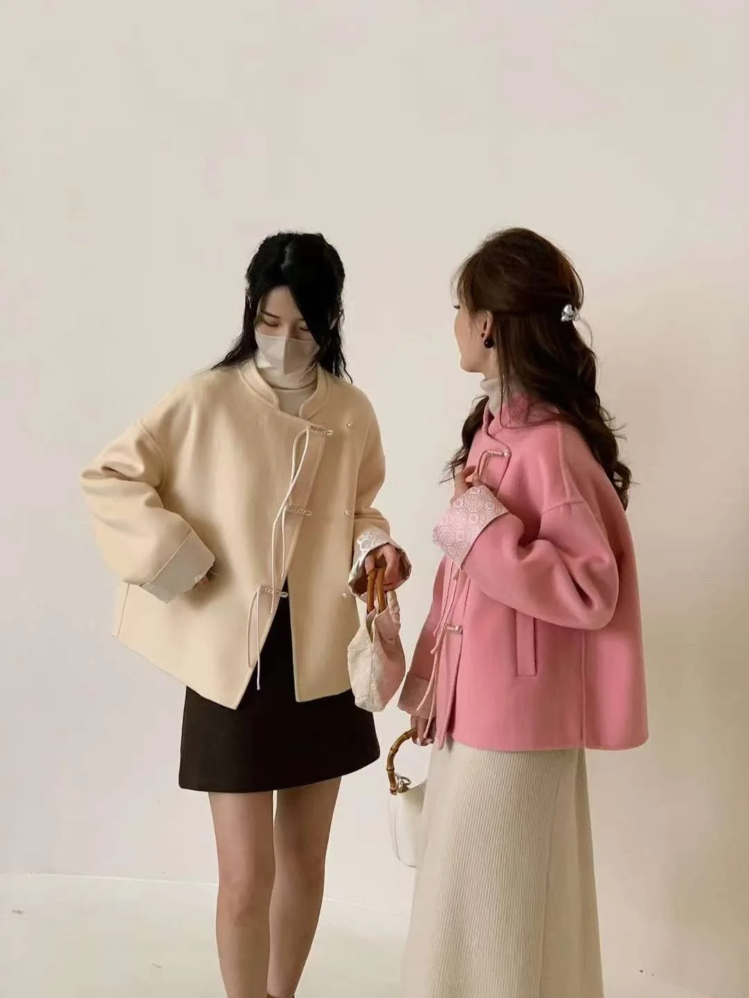 New Chinese style cashmere jacket 2024 Spring and Autumn loose wool coat Winter wool coat Women's fashionable outdoor wear
New Chinese style cashmere jacket 2024 Spring and Autumn loose wool coat Winter wool coat Women's fashionable outdoor wear