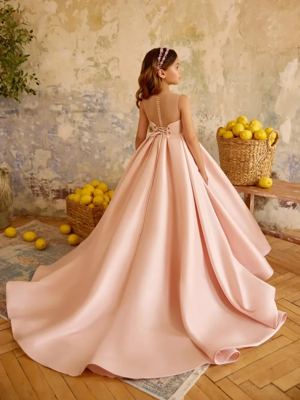 Customized Pink Beaded Satin A-line Floor-length Princess Gown With Bow Elegant Luxury Oneck Sleeveless Girls Dresses For Party
Customized Pink Beaded Satin A-line Floor-length Princess Gown With Bow Elegant Luxury Oneck Sleeveless Girls Dresses For Party