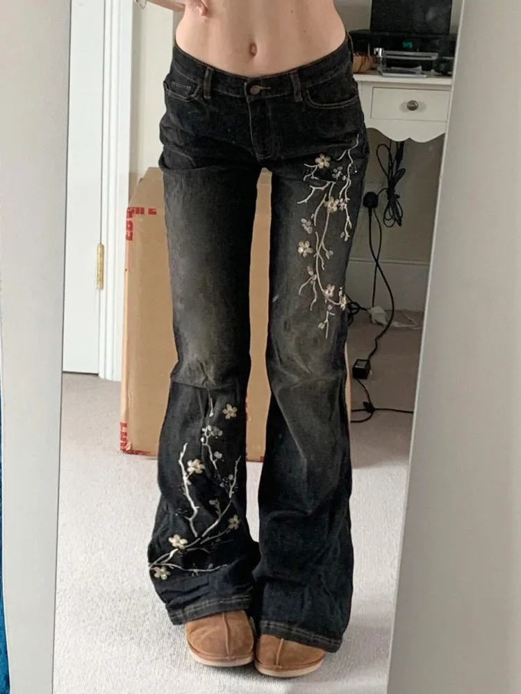 WEEKEEP Retro Plant Embroidery Distressed Denim Pants Women's Slim Fit Flared Long Trousers Street Style Low Waist Zipper Clo...
WEEKEEP Retro Plant Embroidery Distressed Denim Pants Women's Slim Fit Flared Long Trousers Street Style Low Waist Zipper Clo...