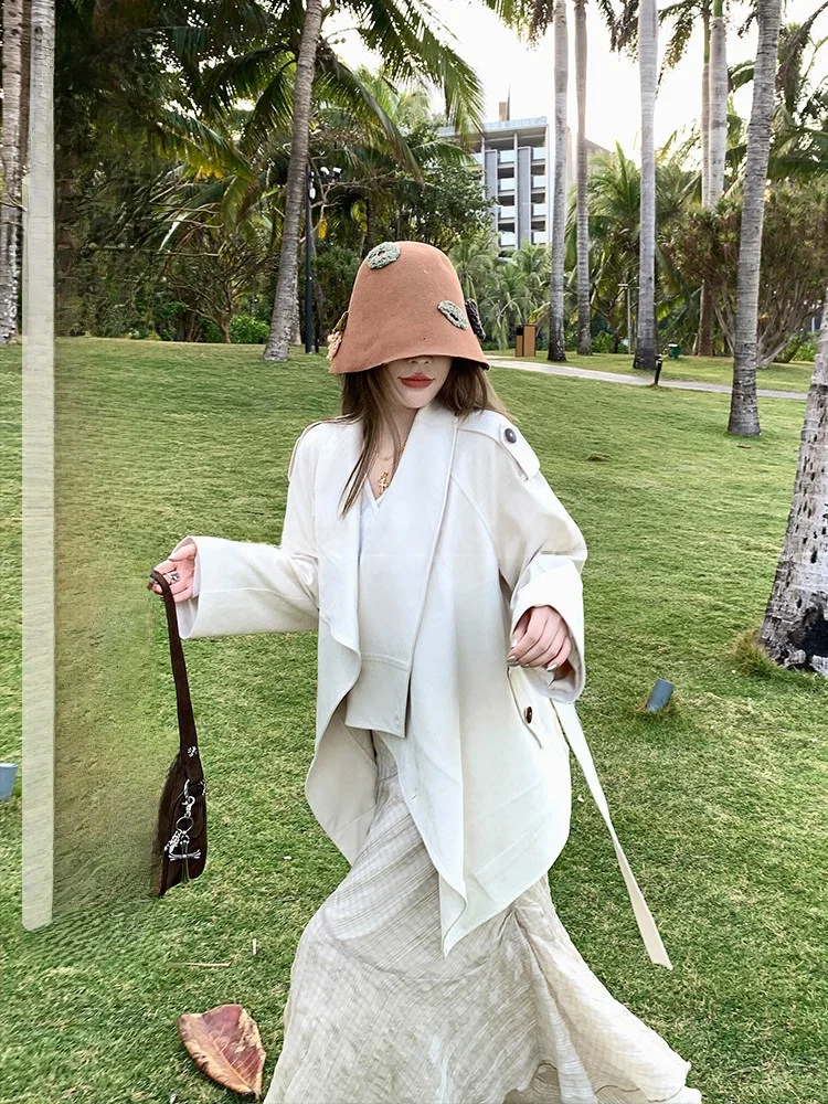 White Flip-Collar Suede Short Coat Jacket Women's Spring Autumn Loose Design Unique Top Commute Korean Style Button Belt
White Flip-Collar Suede Short Coat Jacket Women's Spring Autumn Loose Design Unique Top Commute Korean Style Button Belt