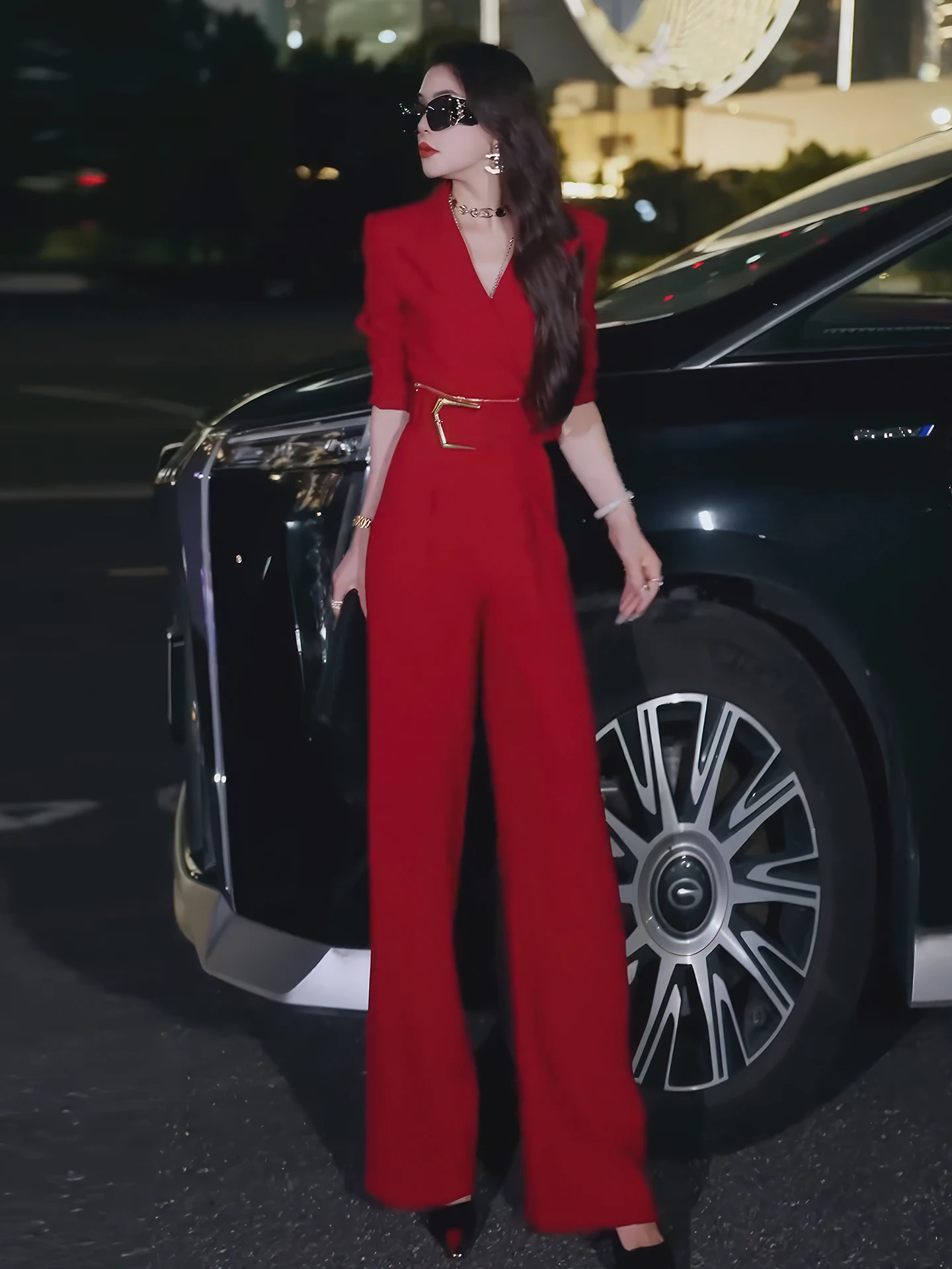 Элегантный костюм-двойка для женщин: приталенные брюки и жакет, весна 2026, новинка, высококачественная повседневная деловая одежда
Элегантный костюм-двойка для женщин: приталенные брюки и жакет, весна 2026, новинка, высококачественная повседневная деловая одежда