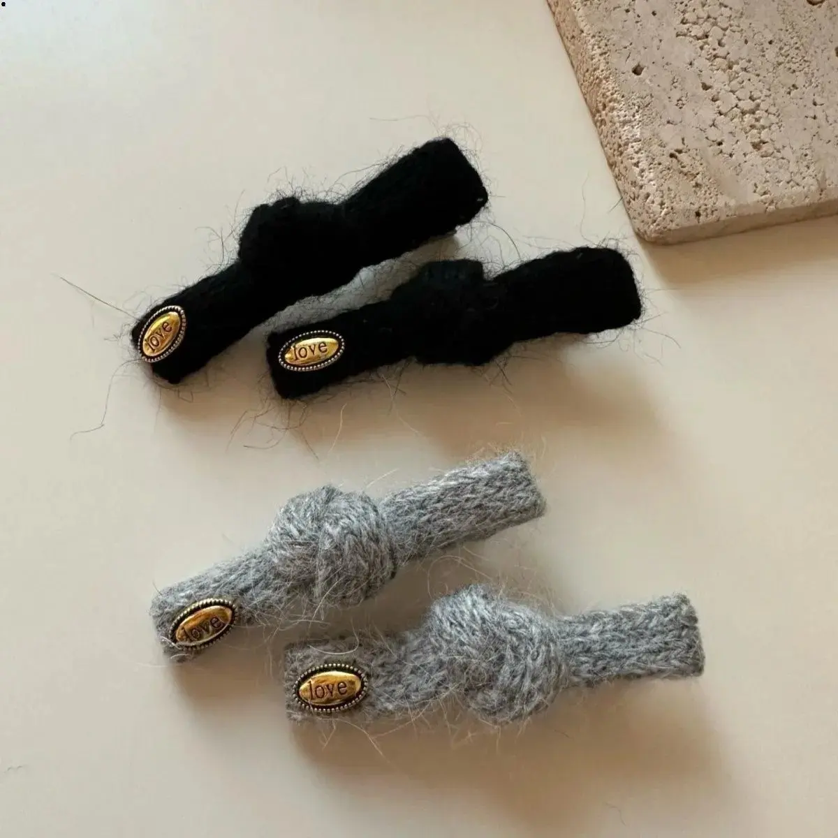 Autumn and winter wool fabric, bow, duckbill braided clip, one-word hairpin, premium side bangs, hairpin, hair accessories.
Autumn and winter wool fabric, bow, duckbill braided clip, one-word hairpin, premium side bangs, hairpin, hair accessories.