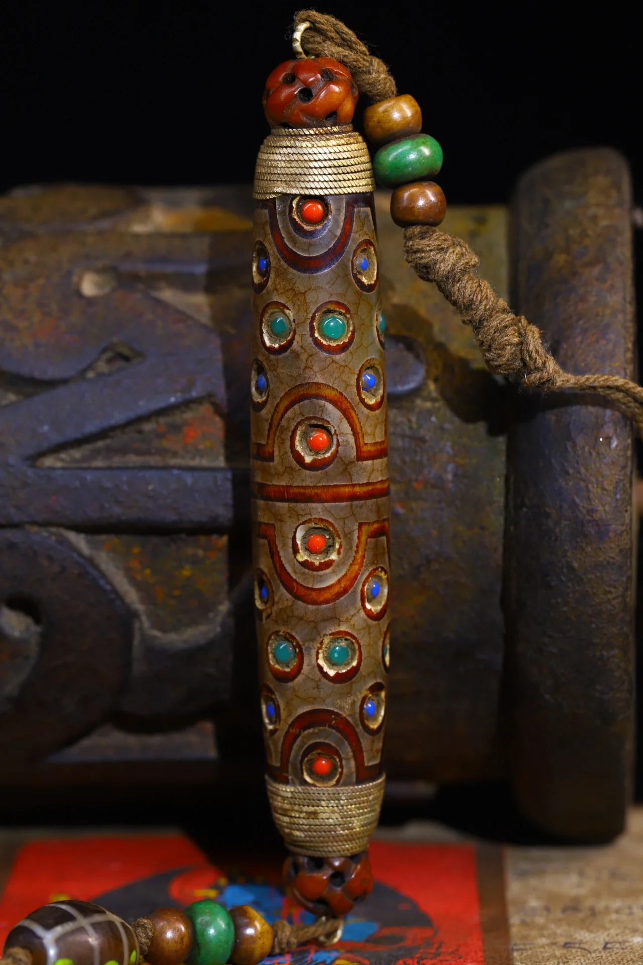 5"Tibetan Temple Collection Old Natural Agate Filigree Mosaic Gem Turquoise Dzi Bead gZi Beads Pendant Amulet Dharma Town House
5"Tibetan Temple Collection Old Natural Agate Filigree Mosaic Gem Turquoise Dzi Bead gZi Beads Pendant Amulet Dharma Town House