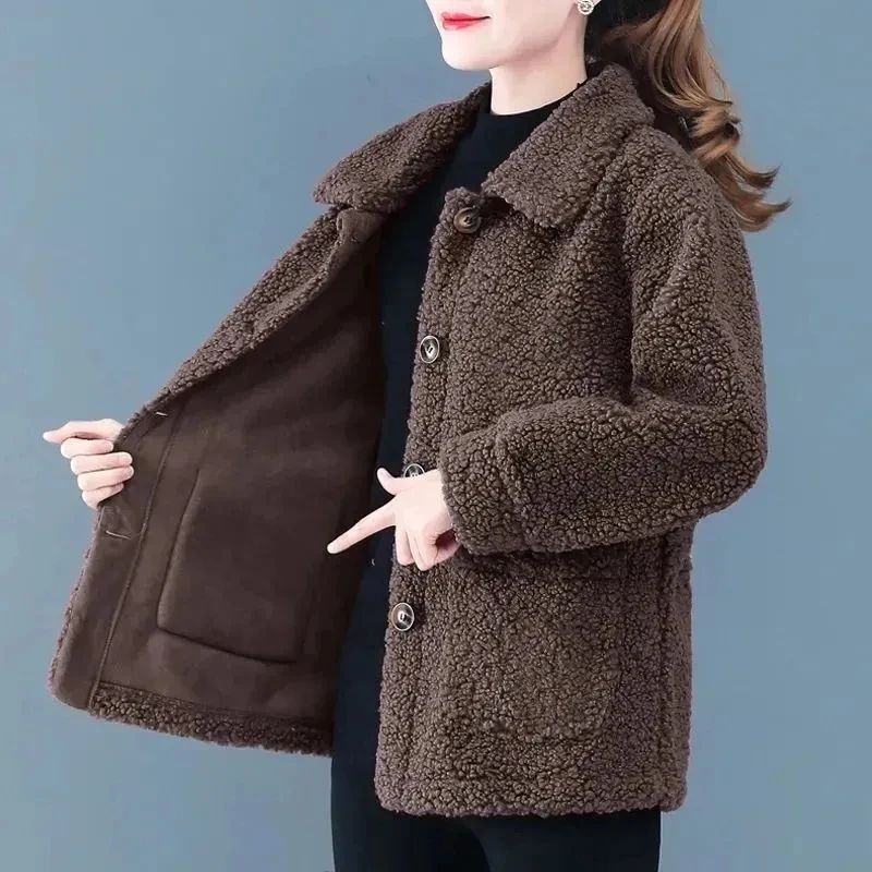 2025 Winter Women Casual Lamb Faux Fur Overcoat Fluffy Cozy Loose Outerwear Female Thicken Warm Teddy Fur Jacket Coat
2025 Winter Women Casual Lamb Faux Fur Overcoat Fluffy Cozy Loose Outerwear Female Thicken Warm Teddy Fur Jacket Coat