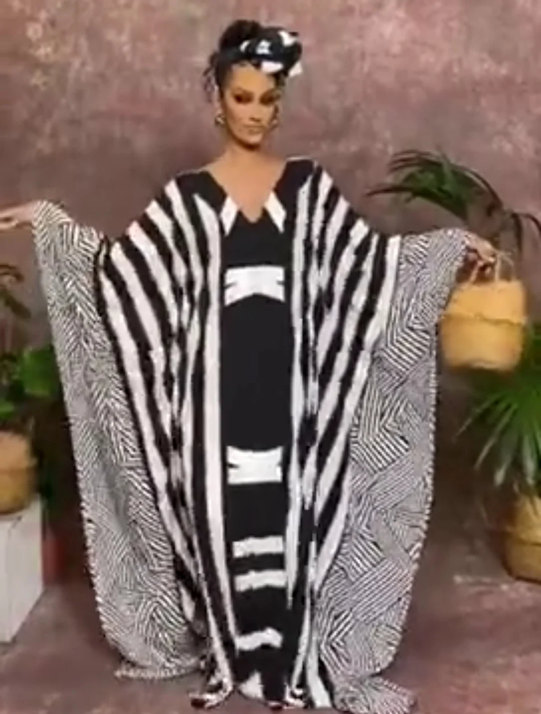 2024 New Arrival European & American Style Loose Plus Size Beach Vacation Dress Bikini Sunscreen Cover-Up Swimwear Outerwear
2024 New Arrival European & American Style Loose Plus Size Beach Vacation Dress Bikini Sunscreen Cover-Up Swimwear Outerwear