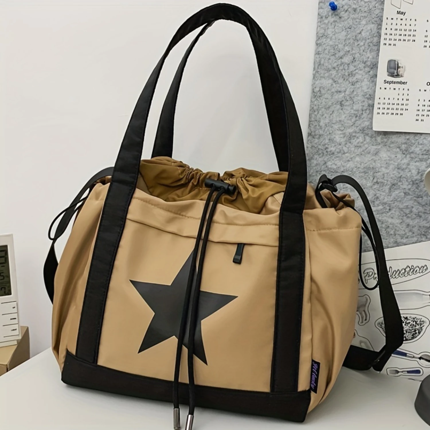 Y2K Star Print Drawstring Tote Bag, Large Capacity Crossbody Bag for School Work Travel
Y2K Star Print Drawstring Tote Bag, Large Capacity Crossbody Bag for School Work Travel
