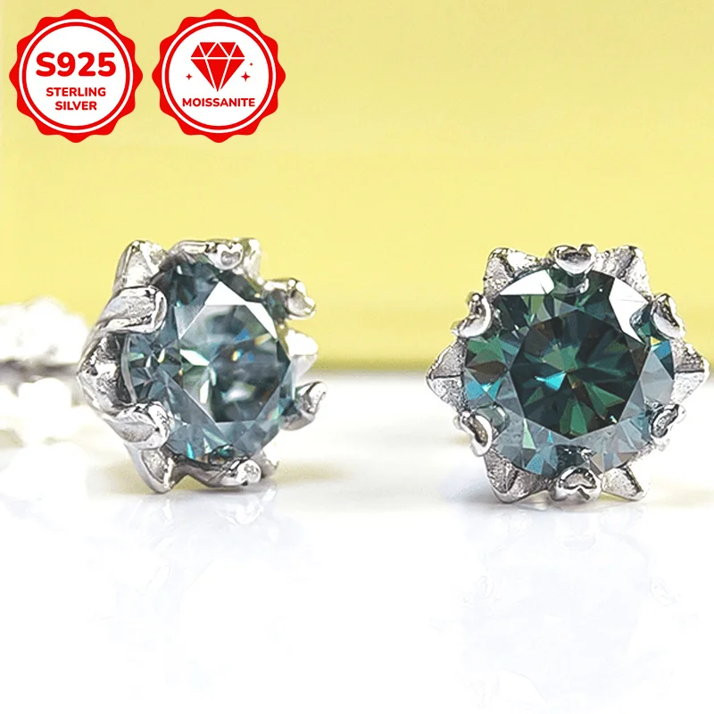 1Pair of 0.5/1 Carat Moissanite Earrings, Made of S925 Silver with Hypoallergenic Material, An Meaningful Graduation Gift.
1Pair of 0.5/1 Carat Moissanite Earrings, Made of S925 Silver with Hypoallergenic Material, An Meaningful Graduation Gift.