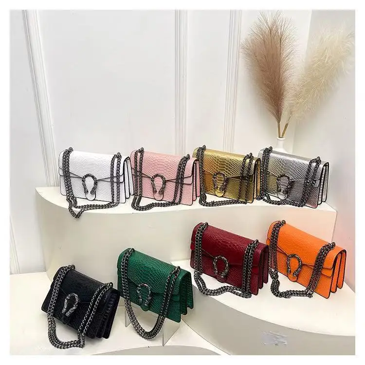   Модная женская большая сумка 2025 года, большая сумка через плечо с текстурой крокодила, просторная сумка через плечо с несколькими карманами для работы и путешествий  
  Модная женская большая сумка 2025 года, большая сумка через плечо с текстурой крокодила, просторная сумка через плечо с несколькими карманами для работы и путешествий 