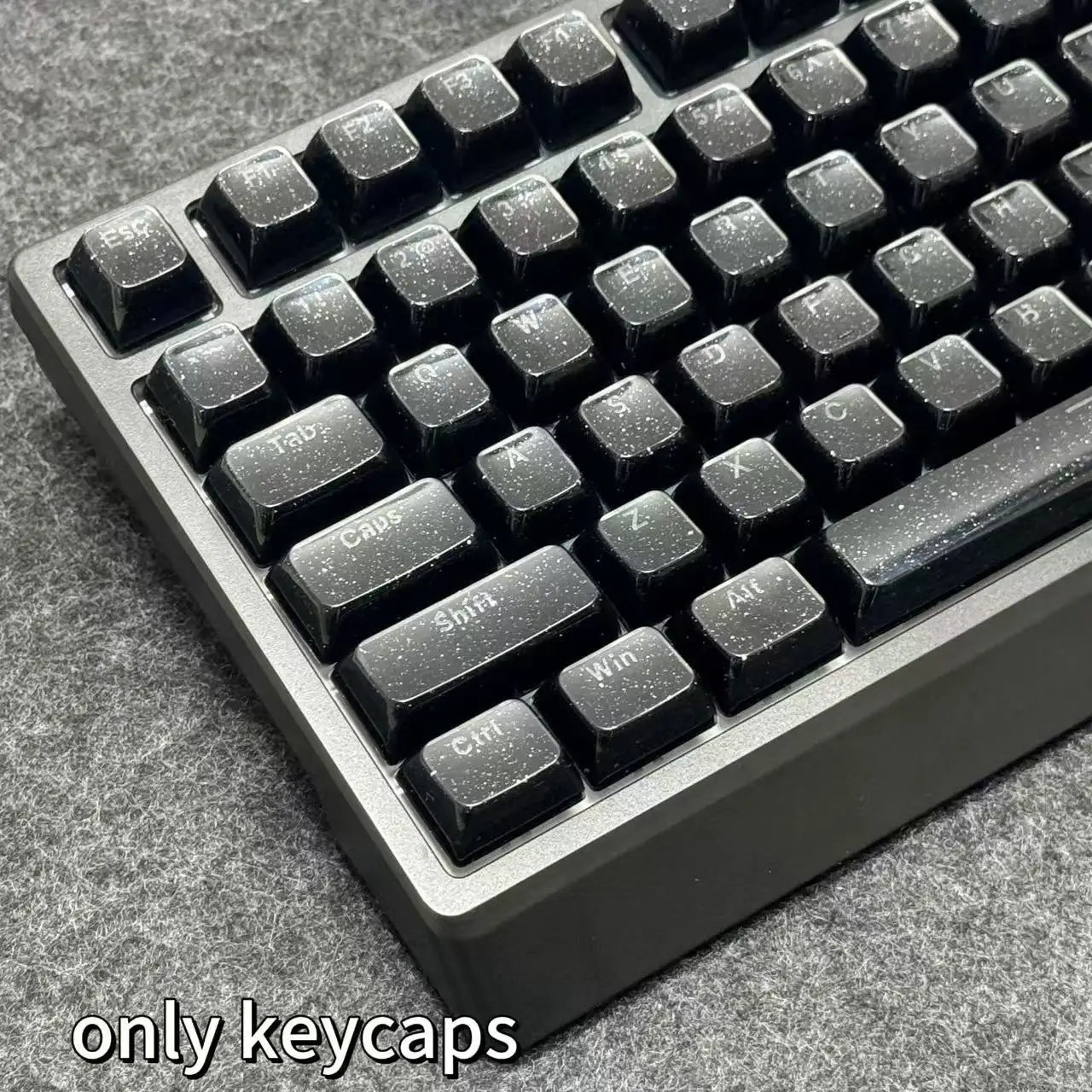 136-key jelly black front-printed keycaps, OEM height
136-key jelly black front-printed keycaps, OEM height
