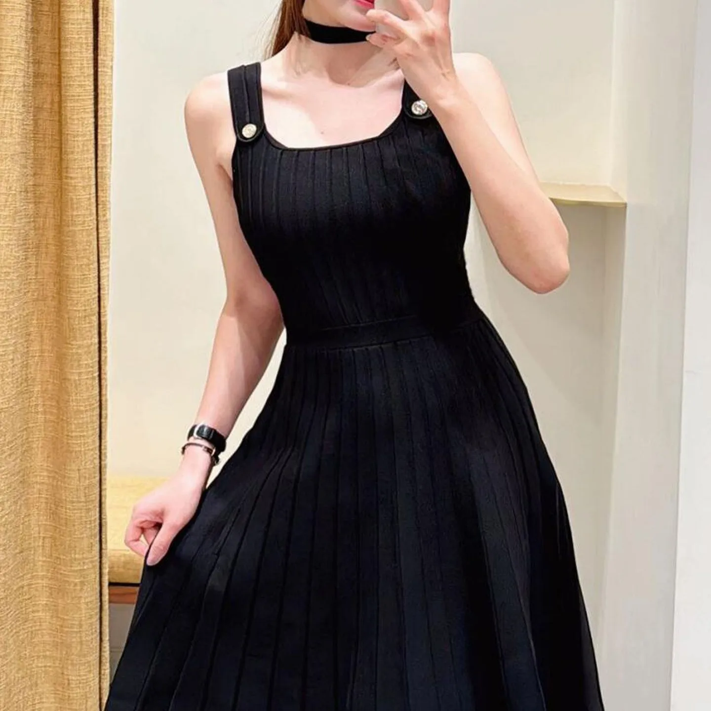 Women's black knitted suspender dress sleeveless slim high waist birthday party midi robe Women's summer dress
Women's black knitted suspender dress sleeveless slim high waist birthday party midi robe Women's summer dress