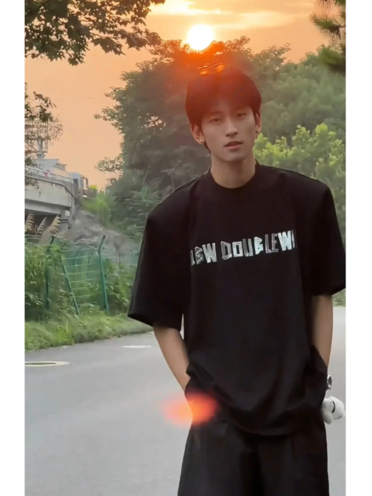American Style Heavy Shoulder Padded Short Sleeve Men's Summer Laser Letter Reflective Print Five Sleeve Cool Street Style Ha...
American Style Heavy Shoulder Padded Short Sleeve Men's Summer Laser Letter Reflective Print Five Sleeve Cool Street Style Ha...