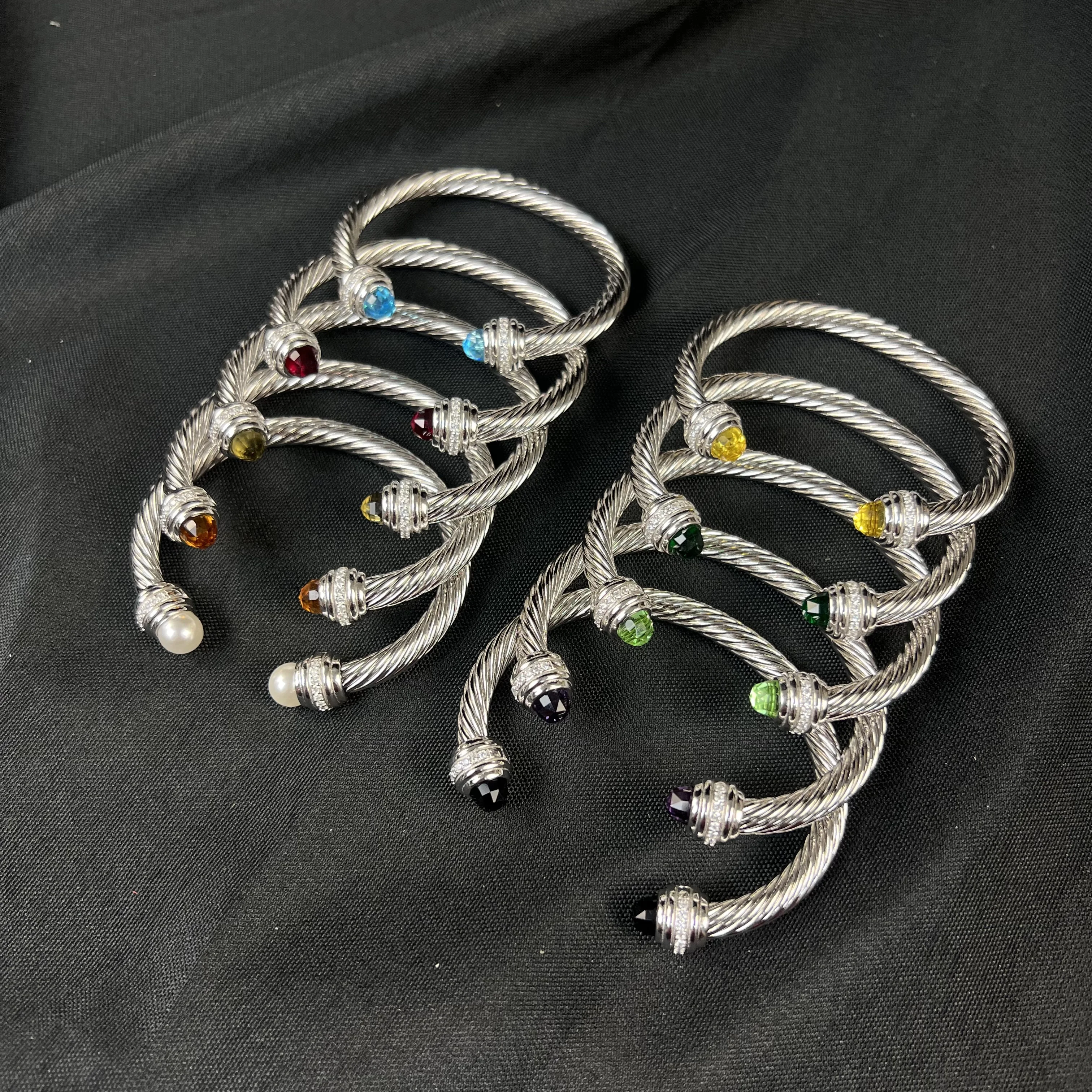 Браслет из стерлингового серебра 925 пробы, новинка 2025 года, 7 мм, инкрустированный кристаллами и бриллиантами, нейтральный модный тренд, ретро, классические индивидуальные роскошные ювелирные изделия
Браслет из стерлингового серебра 925 пробы, новинка 2025 года, 7 мм, инкрустированный кристаллами и бриллиантами, нейтральный модный тренд, ретро, классические индивидуальные роскошные ювелирные изделия