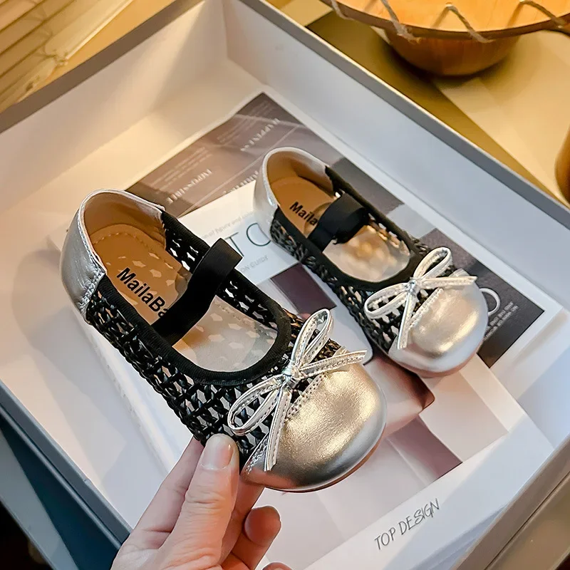 Girls' Flat Shoes 2025 New Bowknot Children Leather Shoes Hollow-out Versatile Kids Causal Princess Leather Shoes Soft Bottom
Girls' Flat Shoes 2025 New Bowknot Children Leather Shoes Hollow-out Versatile Kids Causal Princess Leather Shoes Soft Bottom