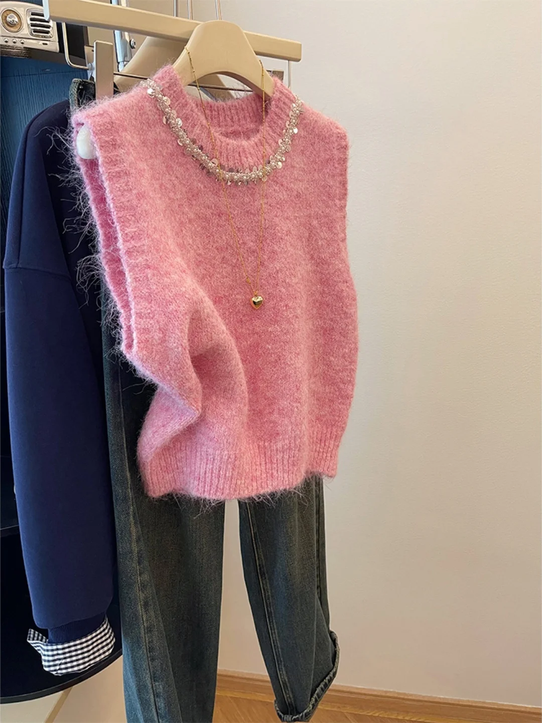 Pink Sequin round Ne Svel Sweater Vest Inner Wear Faionable Agel Early Autumn Outfit Top Women's Faion
Pink Sequin round Ne Svel Sweater Vest Inner Wear Faionable Agel Early Autumn Outfit Top Women's Faion