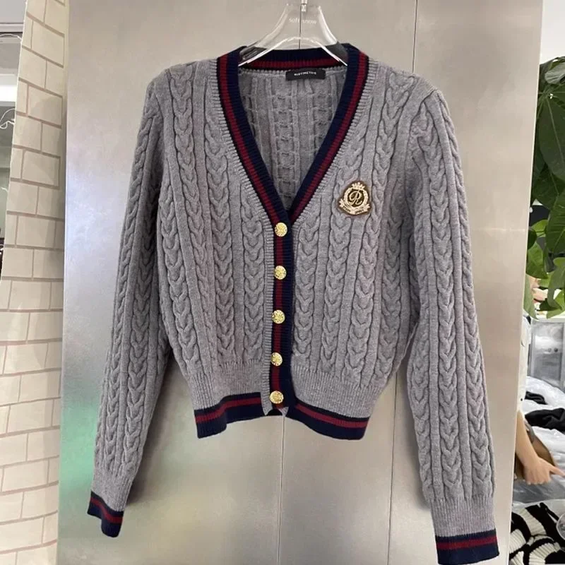 Winter Fried Dough Badge Sweater Korean Trend V-neck Single Breasted Short Jacket Knitted Cardigan Preppy Sweet Women Y2k Tops
Winter Fried Dough Badge Sweater Korean Trend V-neck Single Breasted Short Jacket Knitted Cardigan Preppy Sweet Women Y2k Tops