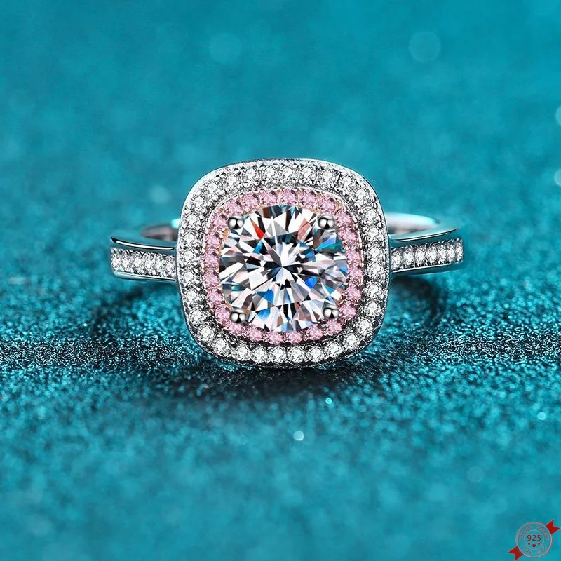 1.0 ct Moissanite S925 Silver Rings for Women Square Shaped Plated Pt950 Wedding Diamond Band Valentine's Day Jewelry Wholesale
1.0 ct Moissanite S925 Silver Rings for Women Square Shaped Plated Pt950 Wedding Diamond Band Valentine's Day Jewelry Wholesale