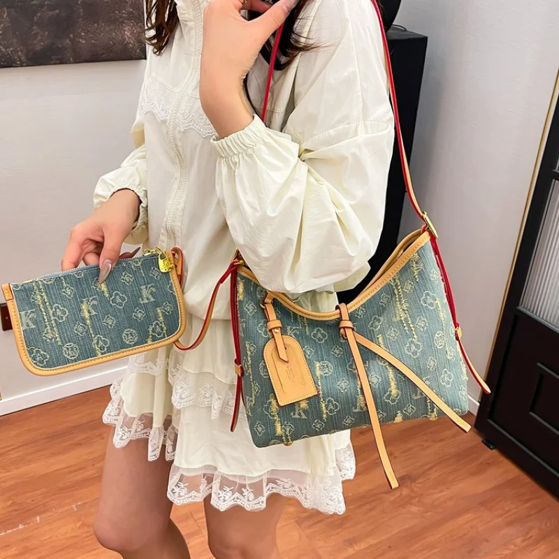 Luxury Elegant Women's Crossbody Bag - Leather Shoulder Messenger Bag Handbags, For Ladies By Famous Designer Brand
Luxury Elegant Women's Crossbody Bag - Leather Shoulder Messenger Bag Handbags, For Ladies By Famous Designer Brand