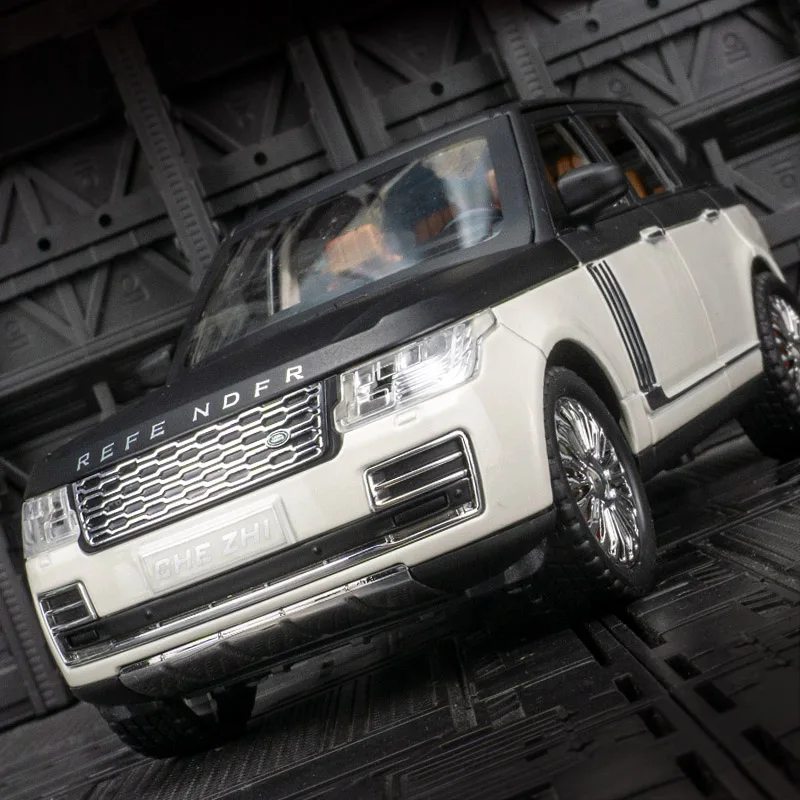 1:24 Land Rover Range Rover alloy off-road vehicle model children's metal pull-back toy doors and hood trunk can be opened
1:24 Land Rover Range Rover alloy off-road vehicle model children's metal pull-back toy doors and hood trunk can be opened