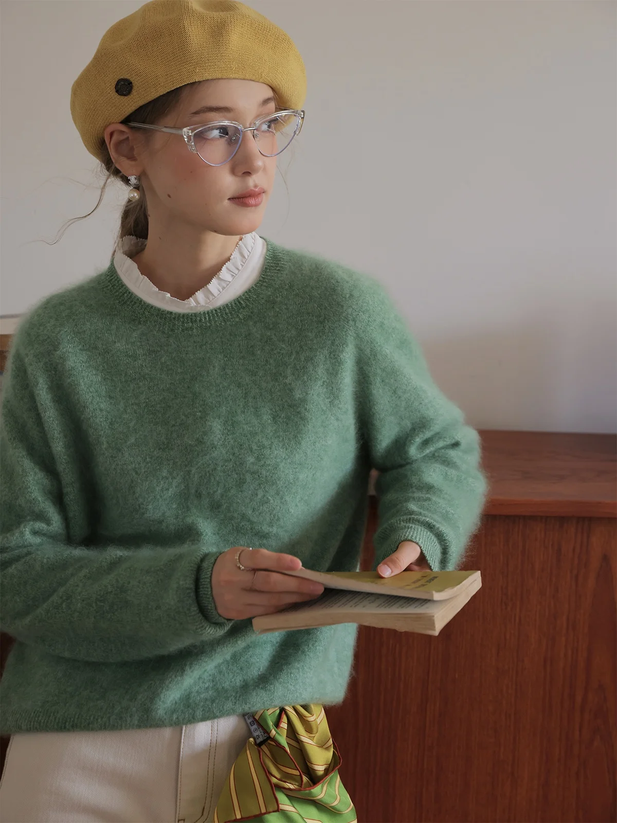 Пушистый вельветовый женский свитер на пуговицах с круглым вырезом, осенне-зимний, повседневный, свободного кроя, с длинными рукавами, теплый
Пушистый вельветовый женский свитер на пуговицах с круглым вырезом, осенне-зимний, повседневный, свободного кроя, с длинными рукавами, теплый