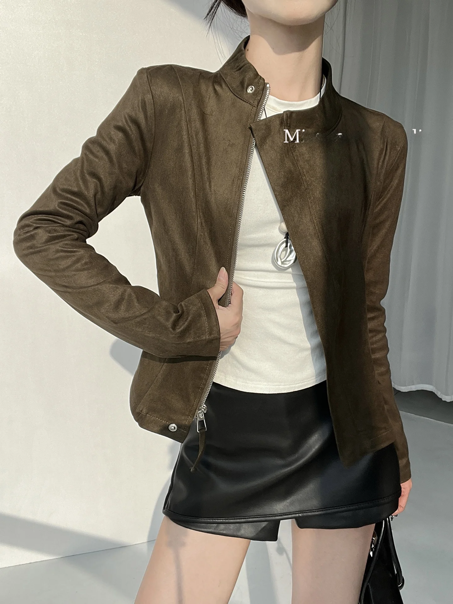 MianCun Deconstructed Waistcoat Jacket Top Two-tone Soft Suede 3D Pattern Outfit Women Sexy Style Short Coat Zipper Closure
MianCun Deconstructed Waistcoat Jacket Top Two-tone Soft Suede 3D Pattern Outfit Women Sexy Style Short Coat Zipper Closure