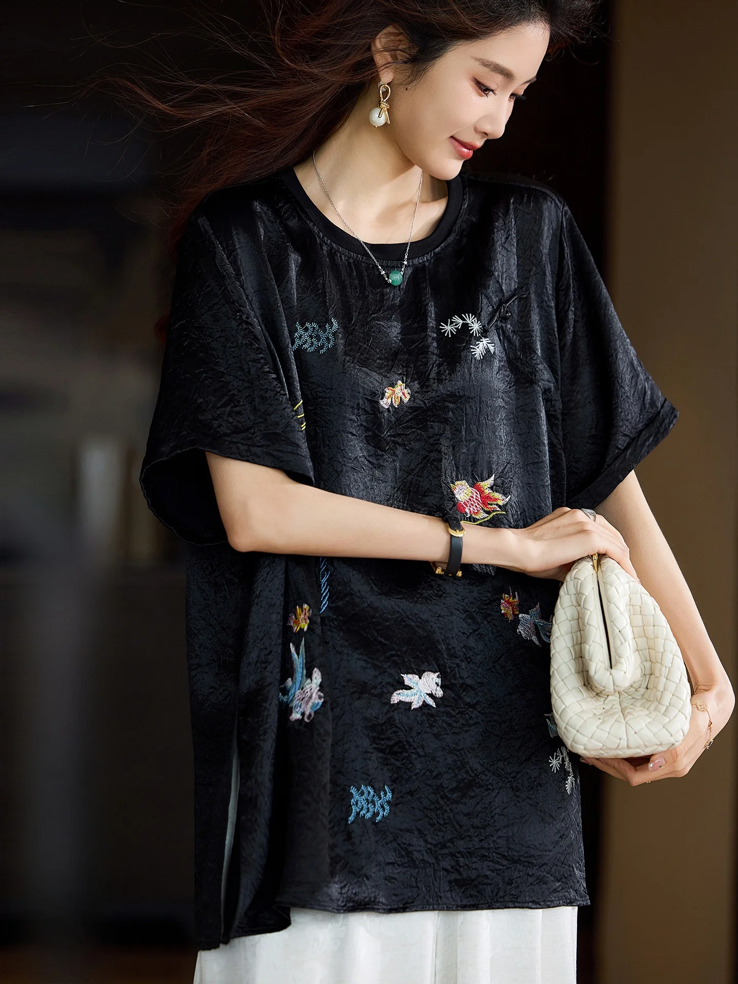 Элегантная женская рубашка с коротким рукавом из ацетата от SuMu, в китайском стиле, с вышивкой, дышащая, приятная к телу, весенняя мода 2026
Элегантная женская рубашка с коротким рукавом из ацетата от SuMu, в китайском стиле, с вышивкой, дышащая, приятная к телу, весенняя мода 2026