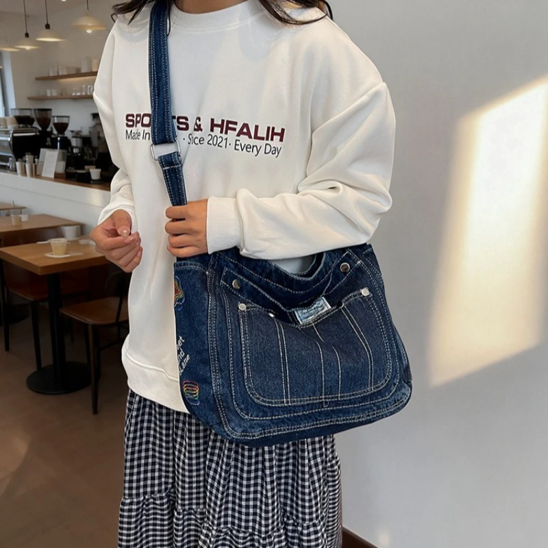 New Multi Pocket Shoulder Crossbody Bag Fashion Womens Tote Bags Large Capacity Heavy Embroidered Patchwork Denim Messenger Bag
New Multi Pocket Shoulder Crossbody Bag Fashion Womens Tote Bags Large Capacity Heavy Embroidered Patchwork Denim Messenger Bag