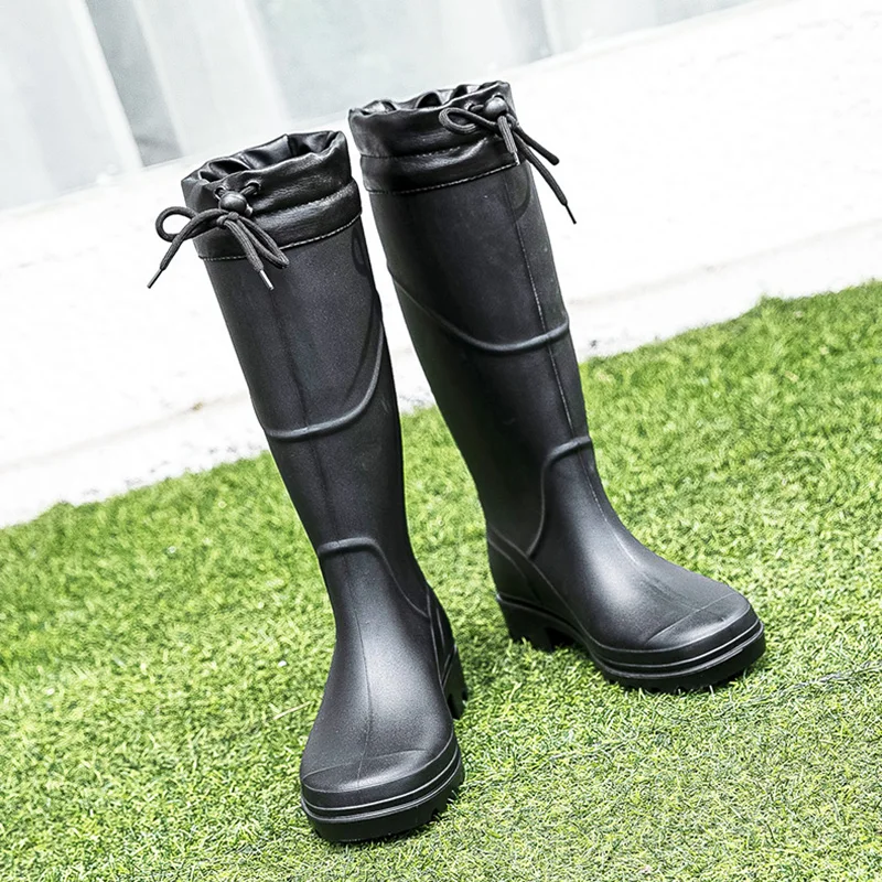 Men's waterproof rain boots. They are also water shoes with a fashionable style, suitable for wearing outdoors. These high-tube
Men's waterproof rain boots. They are also water shoes with a fashionable style, suitable for wearing outdoors. These high-tube