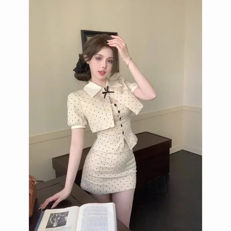 Sweet Hot Girl Polka Dot Suit Women's Summer Bow Short-sleeved Jacke Strap Vest Buttocks Wrapped Mini Skirt Three-piece Set
Sweet Hot Girl Polka Dot Suit Women's Summer Bow Short-sleeved Jacke Strap Vest Buttocks Wrapped Mini Skirt Three-piece Set